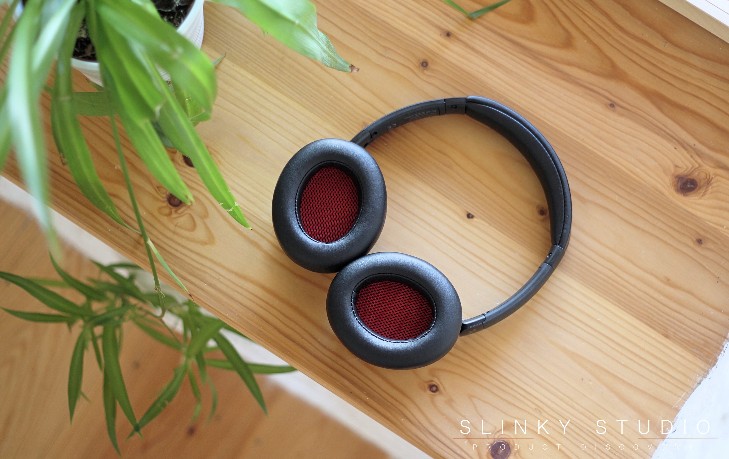Teufel Real Blue NC Headphones Above View of Inteior Ear Cups Red.jpg