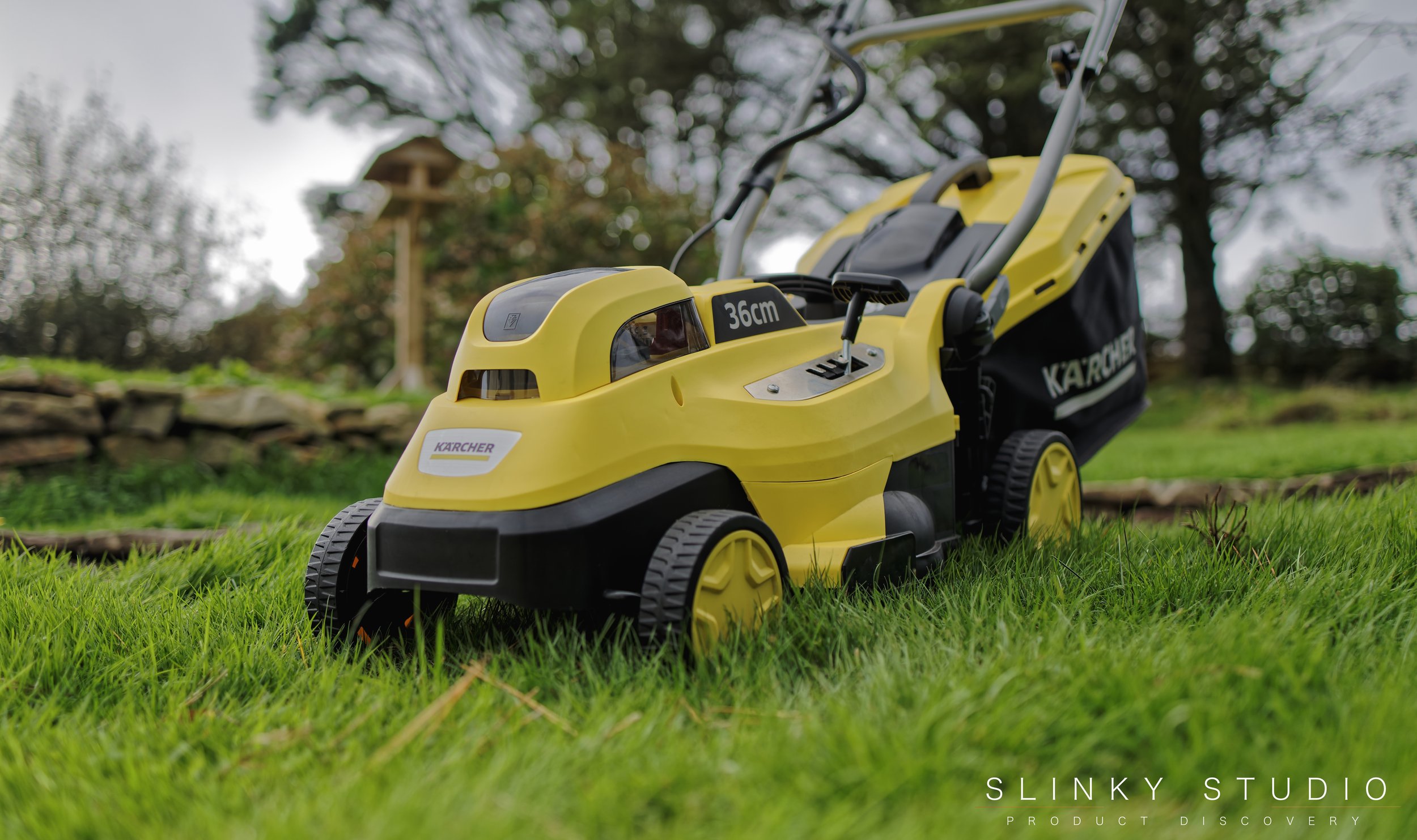 Kärcher LMO 18-36 Cordless Lawnmower Cutting Grass Lawn.jpg