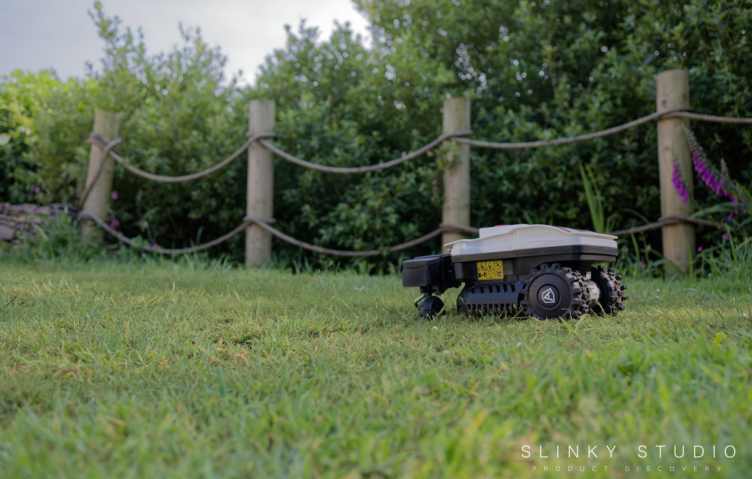 Ambrogio Twenty ZR Robot Lawnmower Cuttung Lawn with rope barrier .jpg