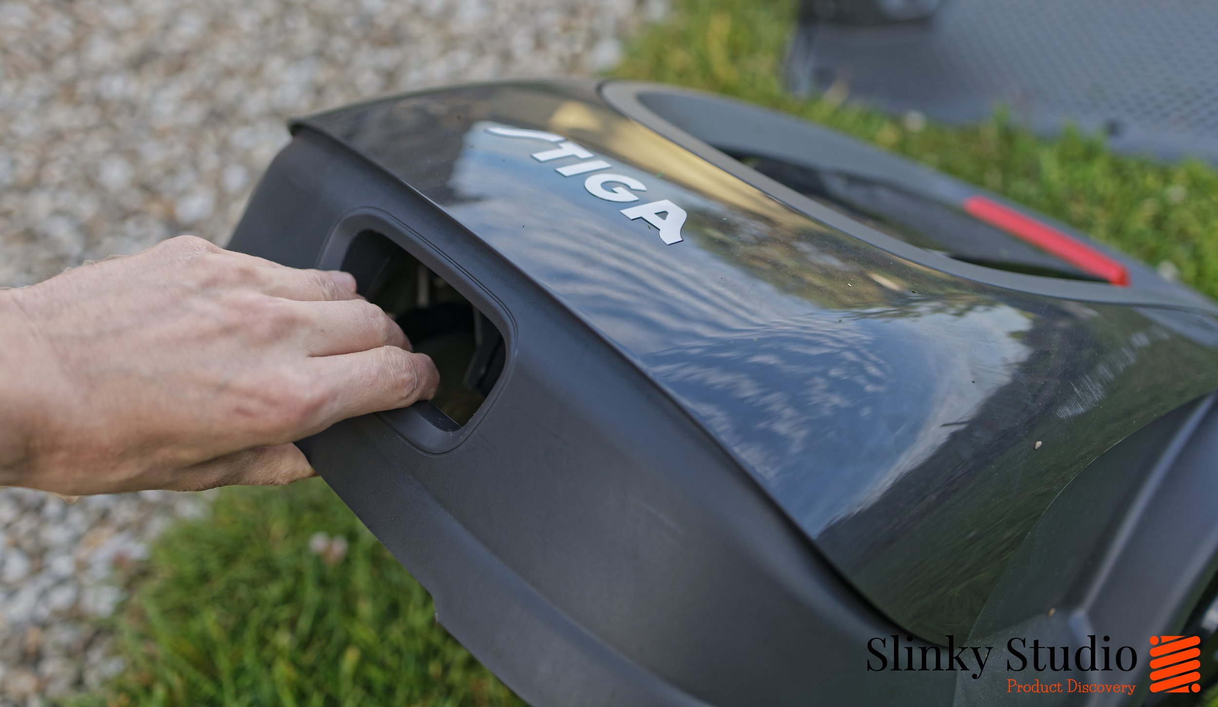 Stiga A4 Robot Lawnmower Carry Handle.jpg