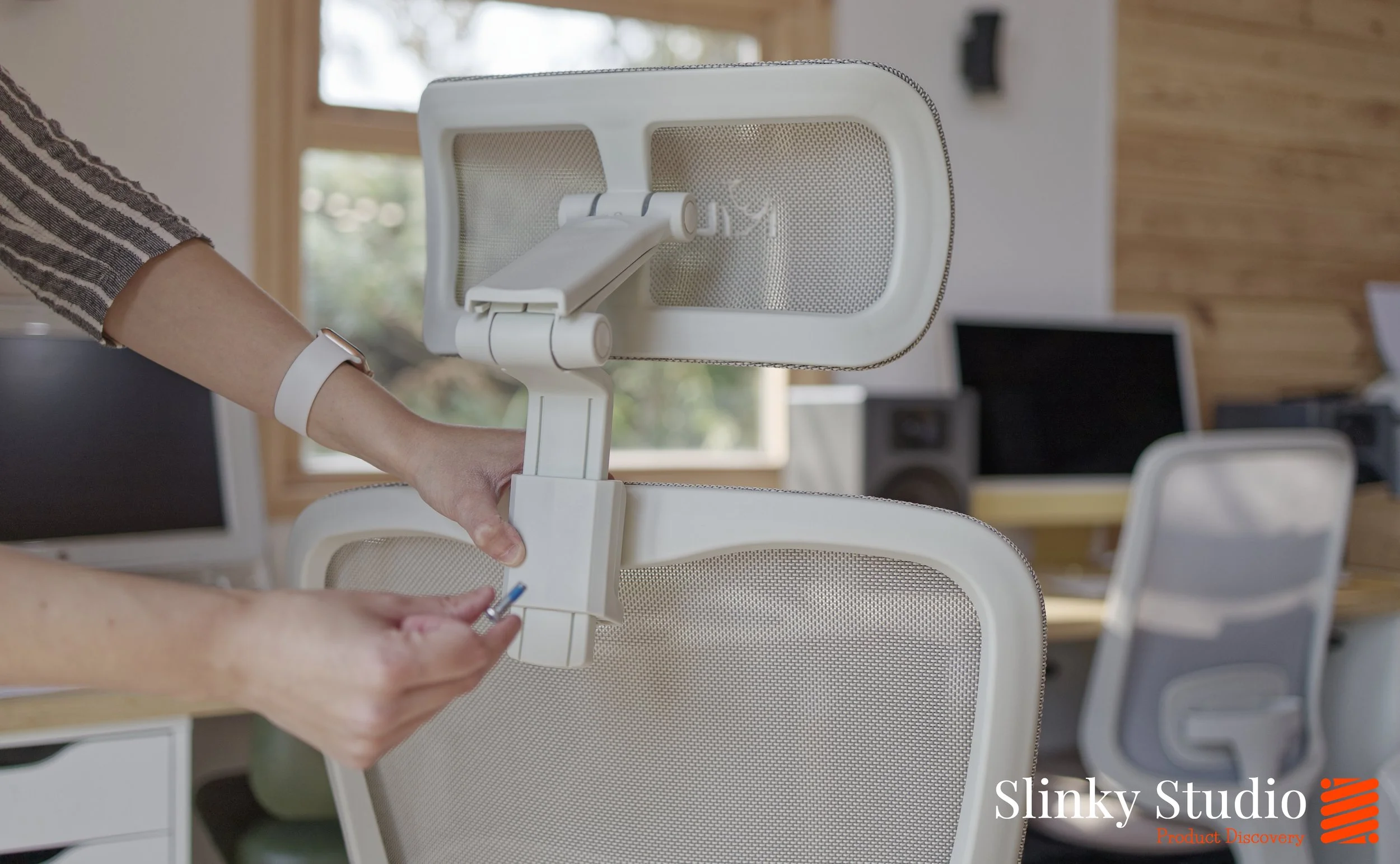 MUSSO E80 Office Chair Attaching Headrest.jpg