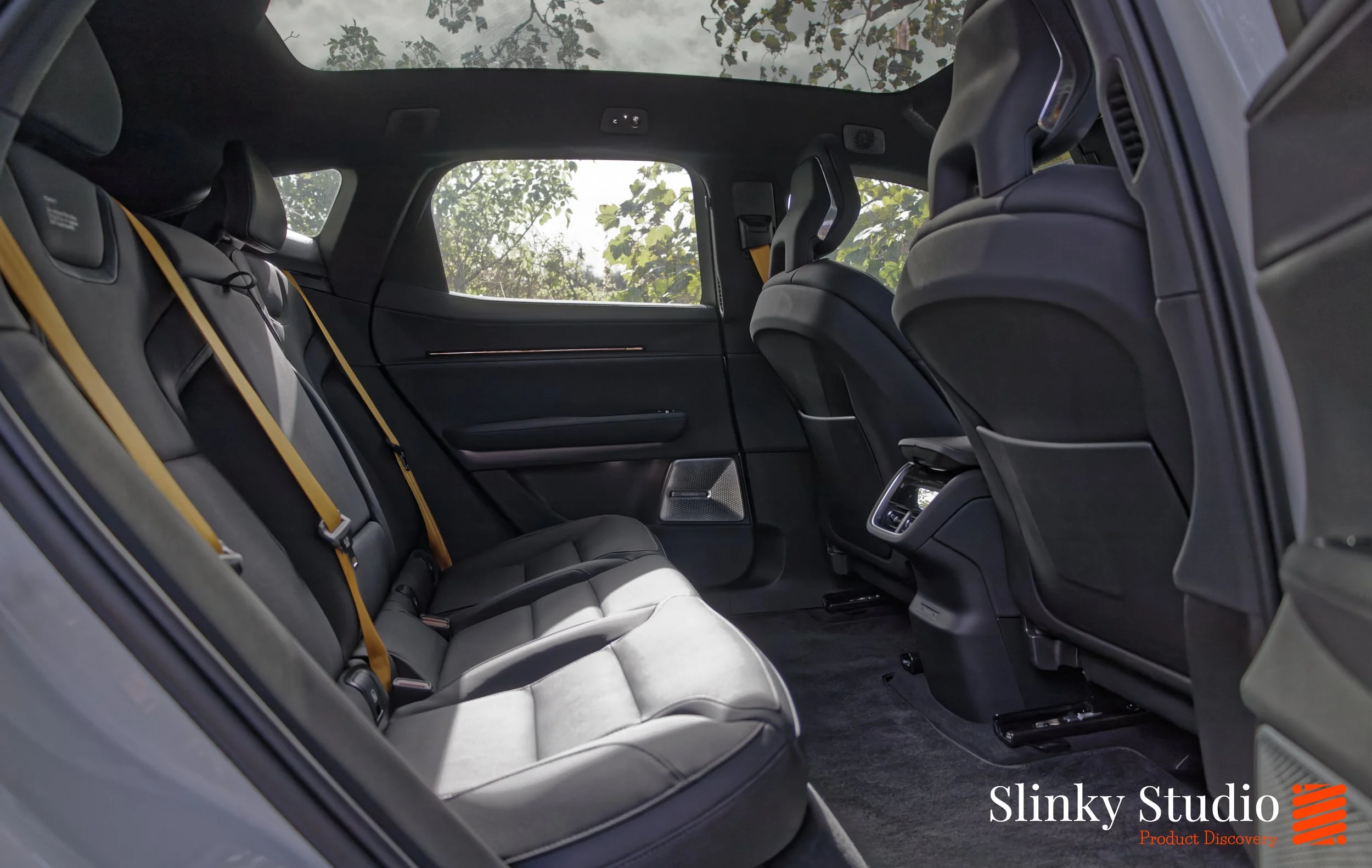 Polestar 3 Interior Backseats and floor space.jpg