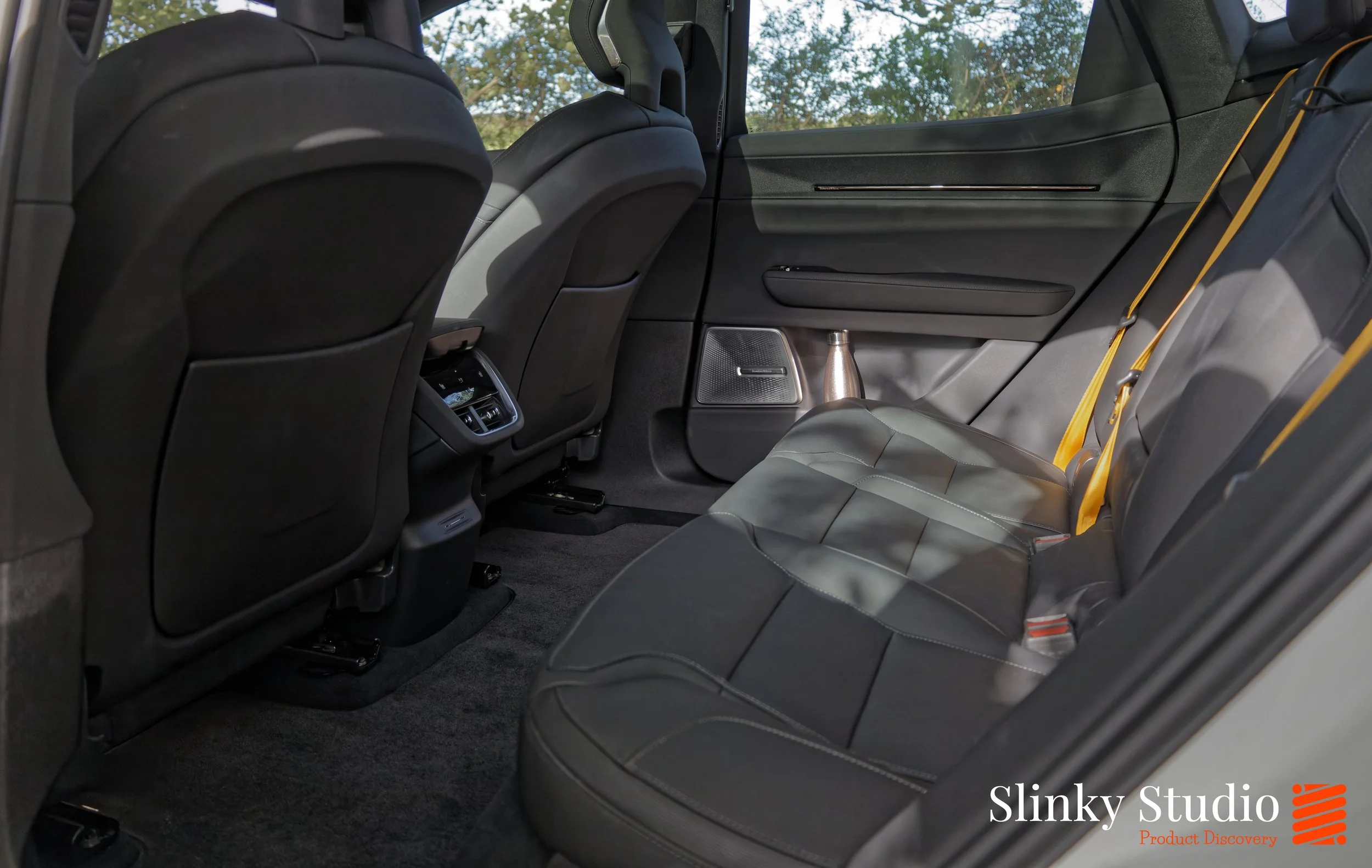 Polestar 3 Interior rear passenger legroom backseat space.jpg