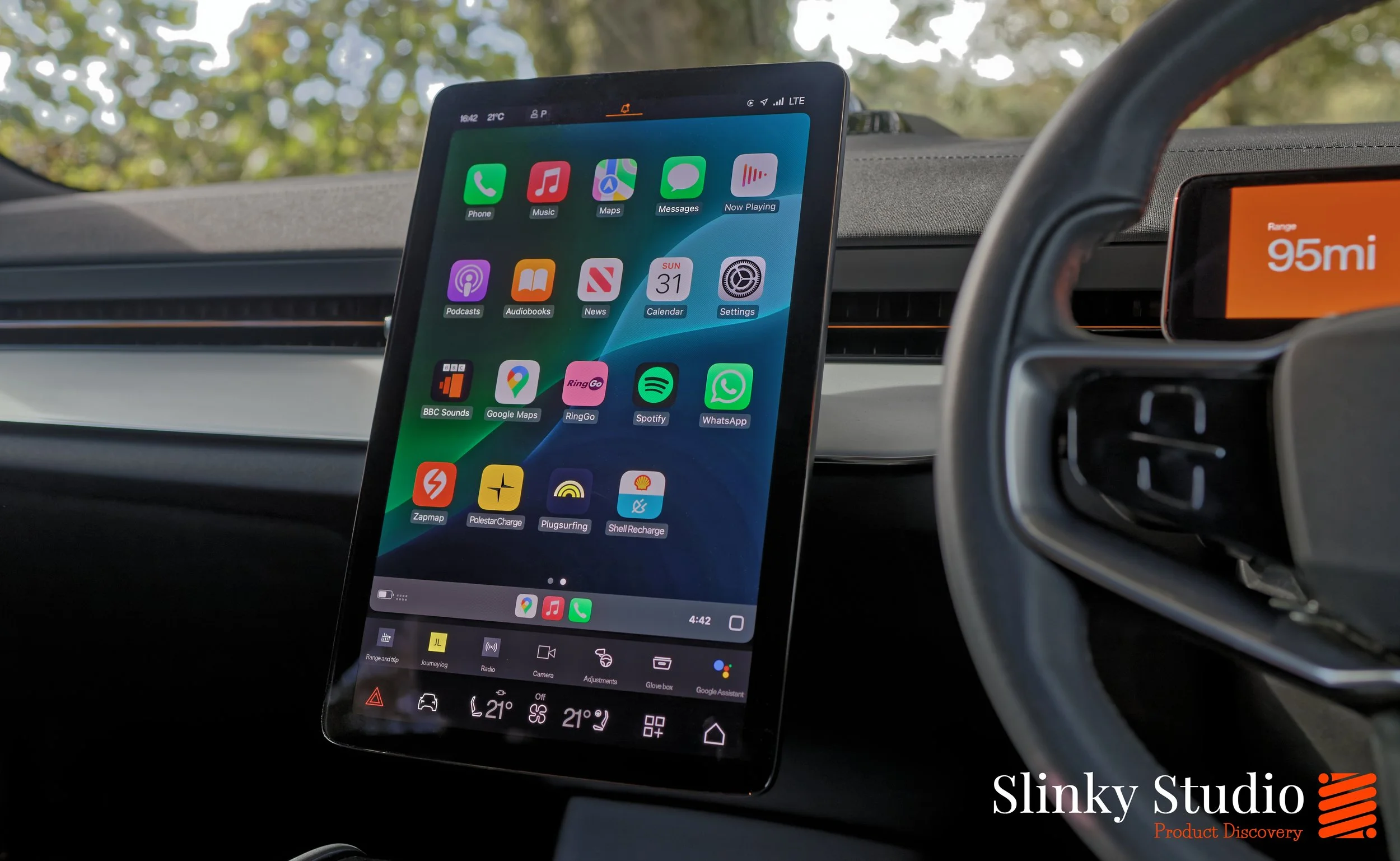 Polestar 3 Infotainment System Touschscreen Apple CarPlay.jpg