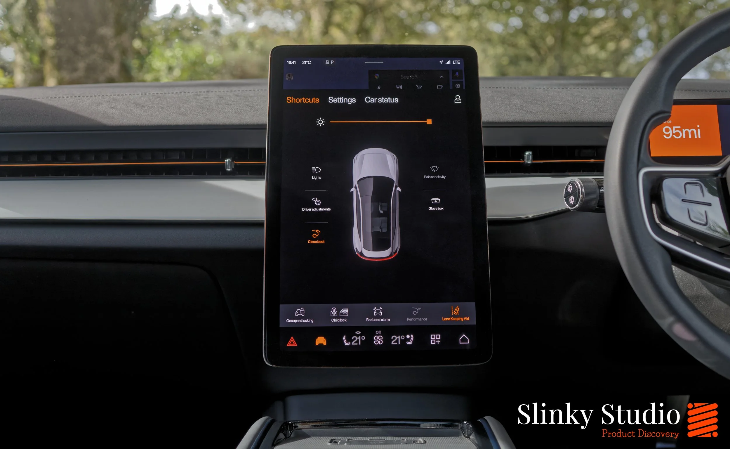Polestar 3 Infotainment System Touschscreen Car Settings.jpg
