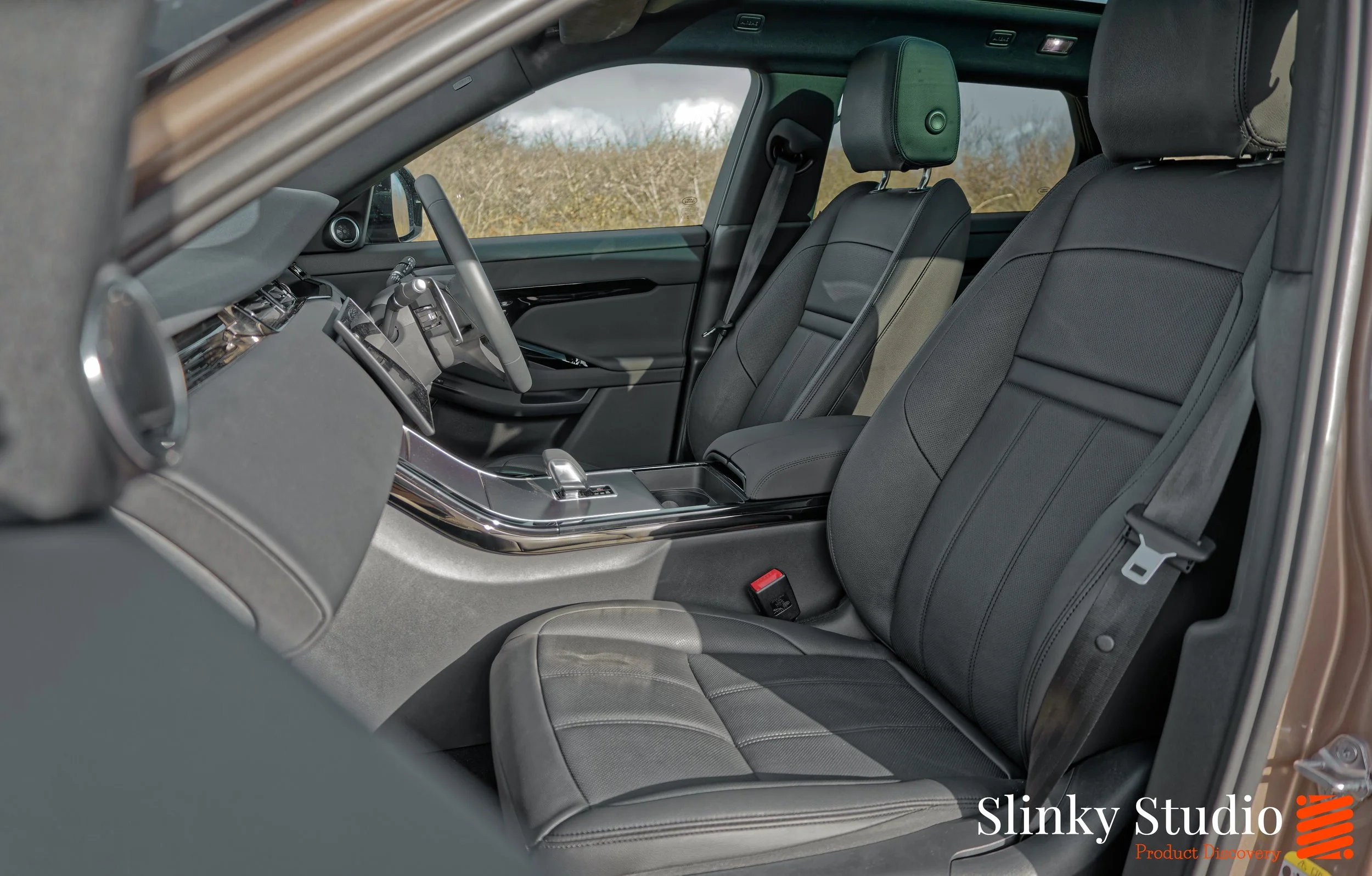 Range Rover Evoque P270e PHEV Front Seats.jpg