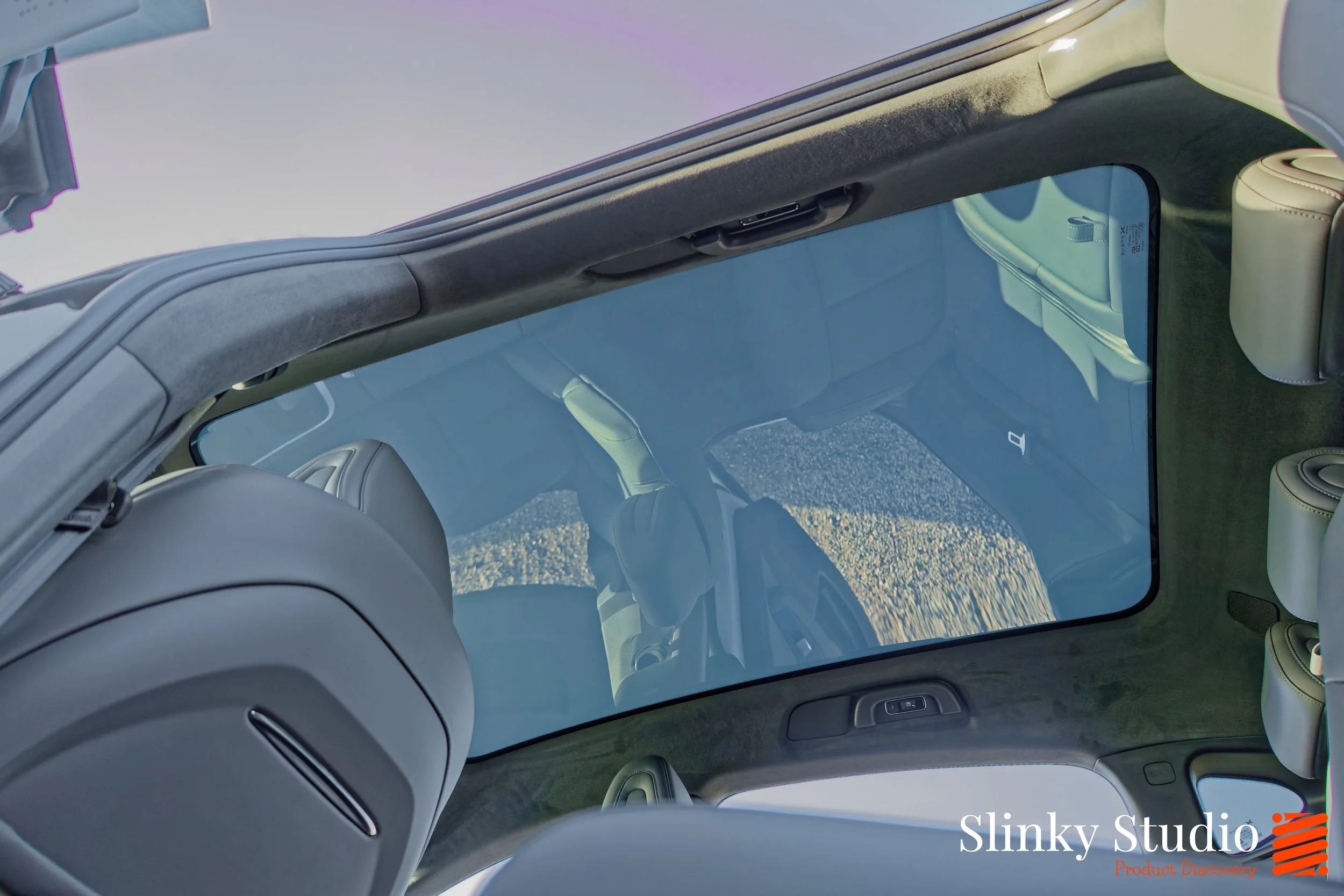 XPENG G6 Panoramic Roof.jpg