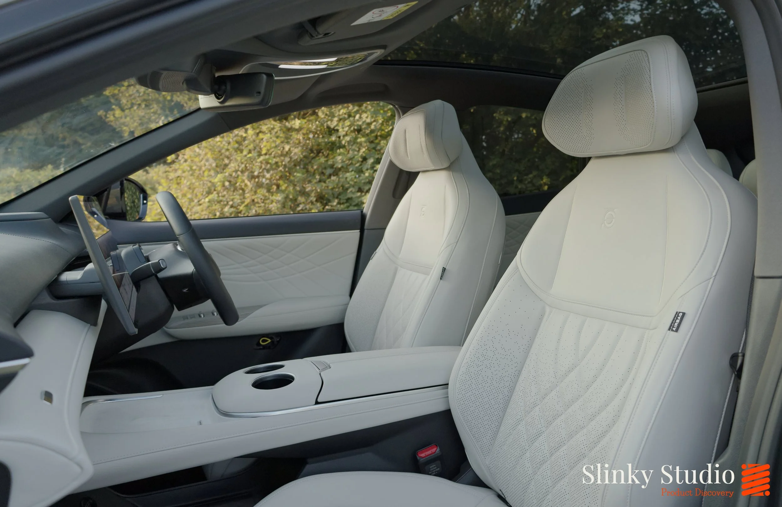 Changan Deepal S07 Front Light White Interior Seats.jpg