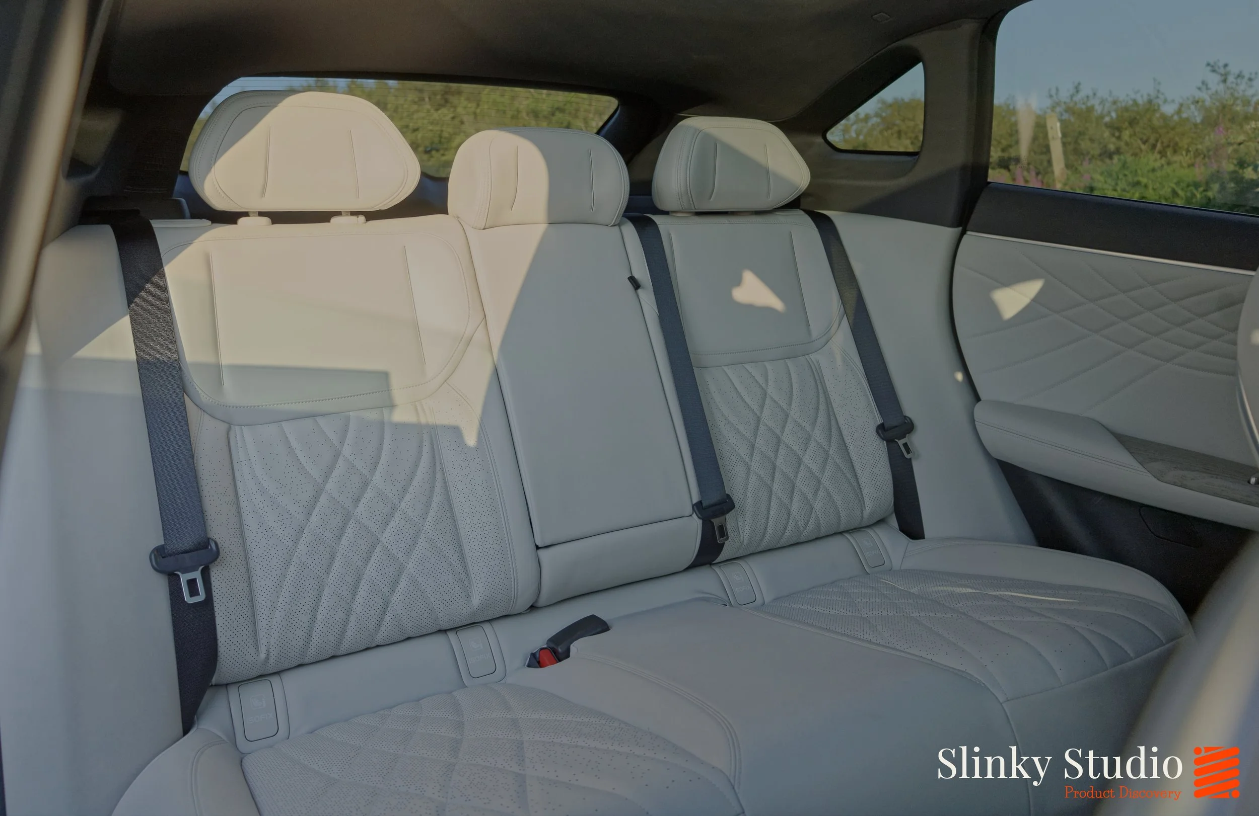 Changan Deepal S07 Light White Interior Back Rear Seats.jpg