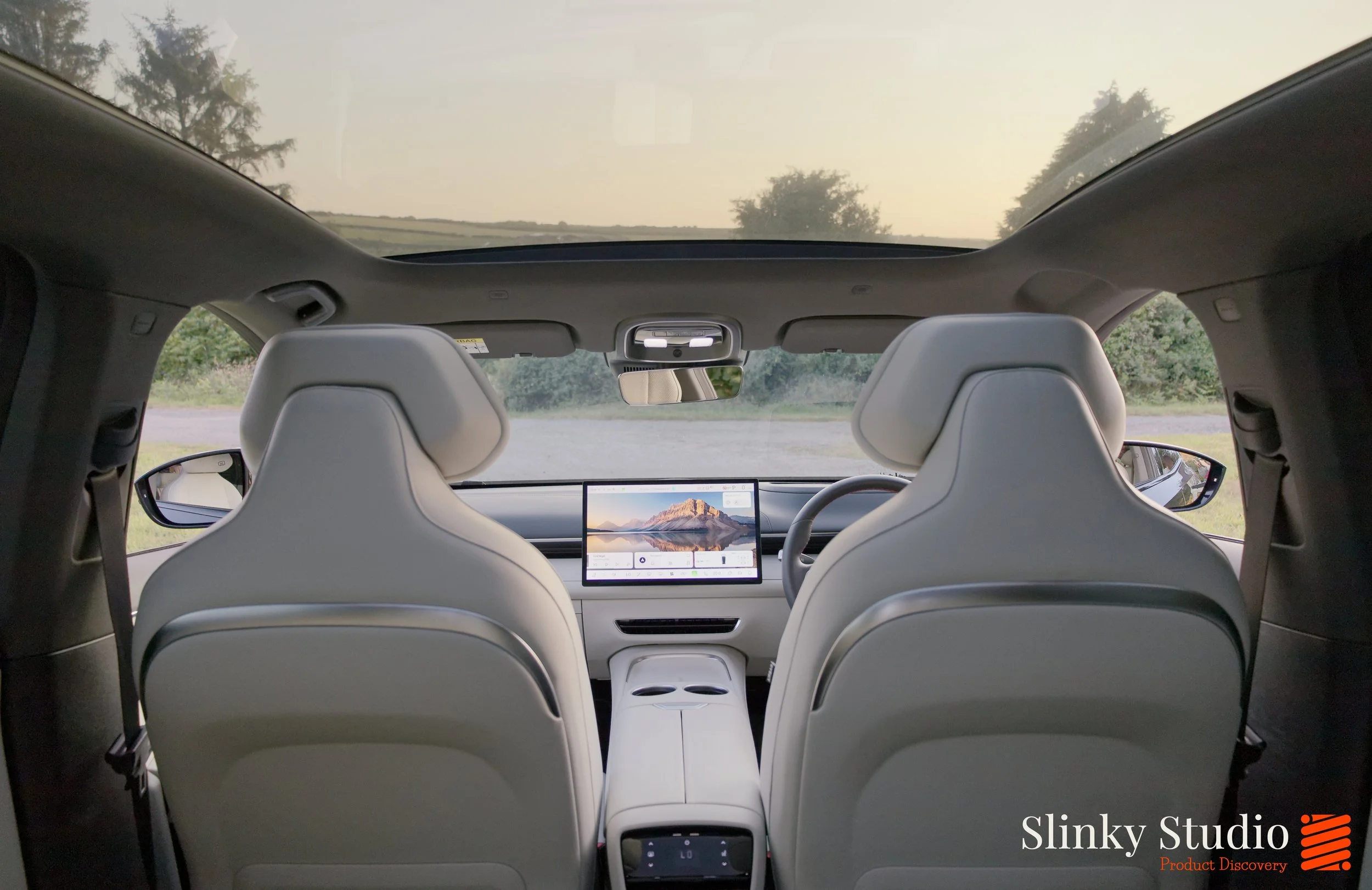 Changan Deepal S07 Front Light White Back of front Seats.jpg