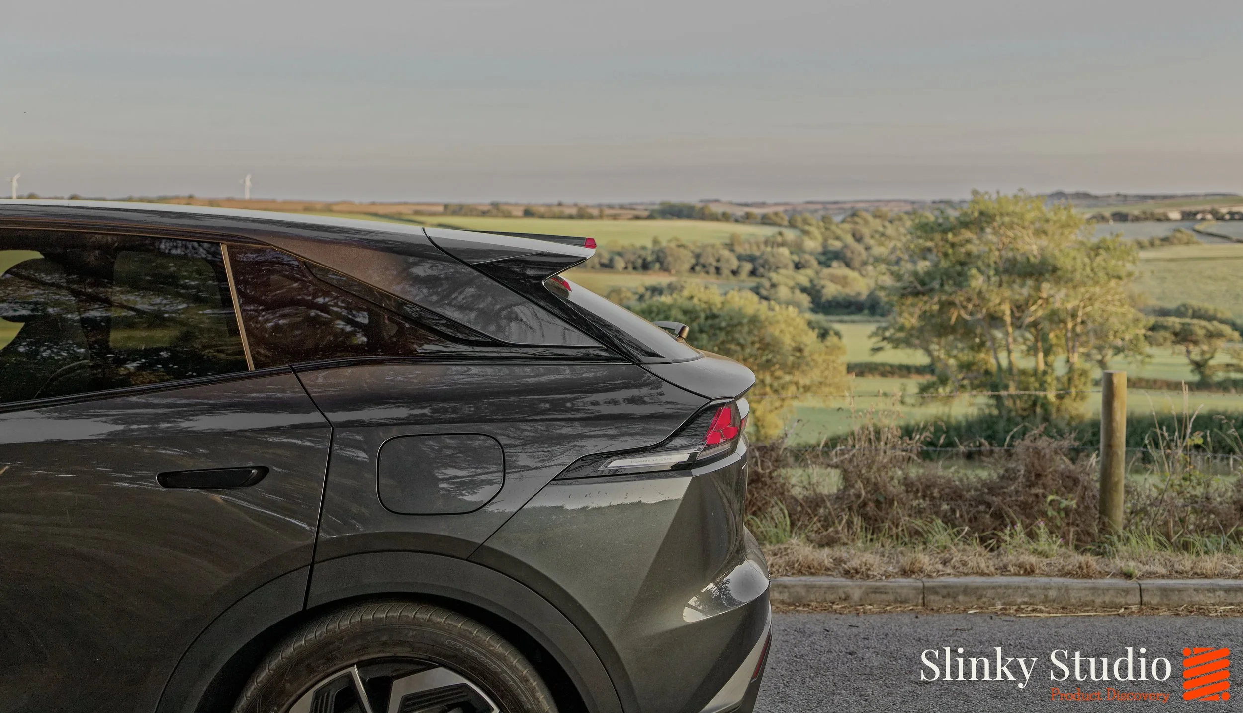 Changan Deepal S07 Lunar Gray Silver Side View.jpg