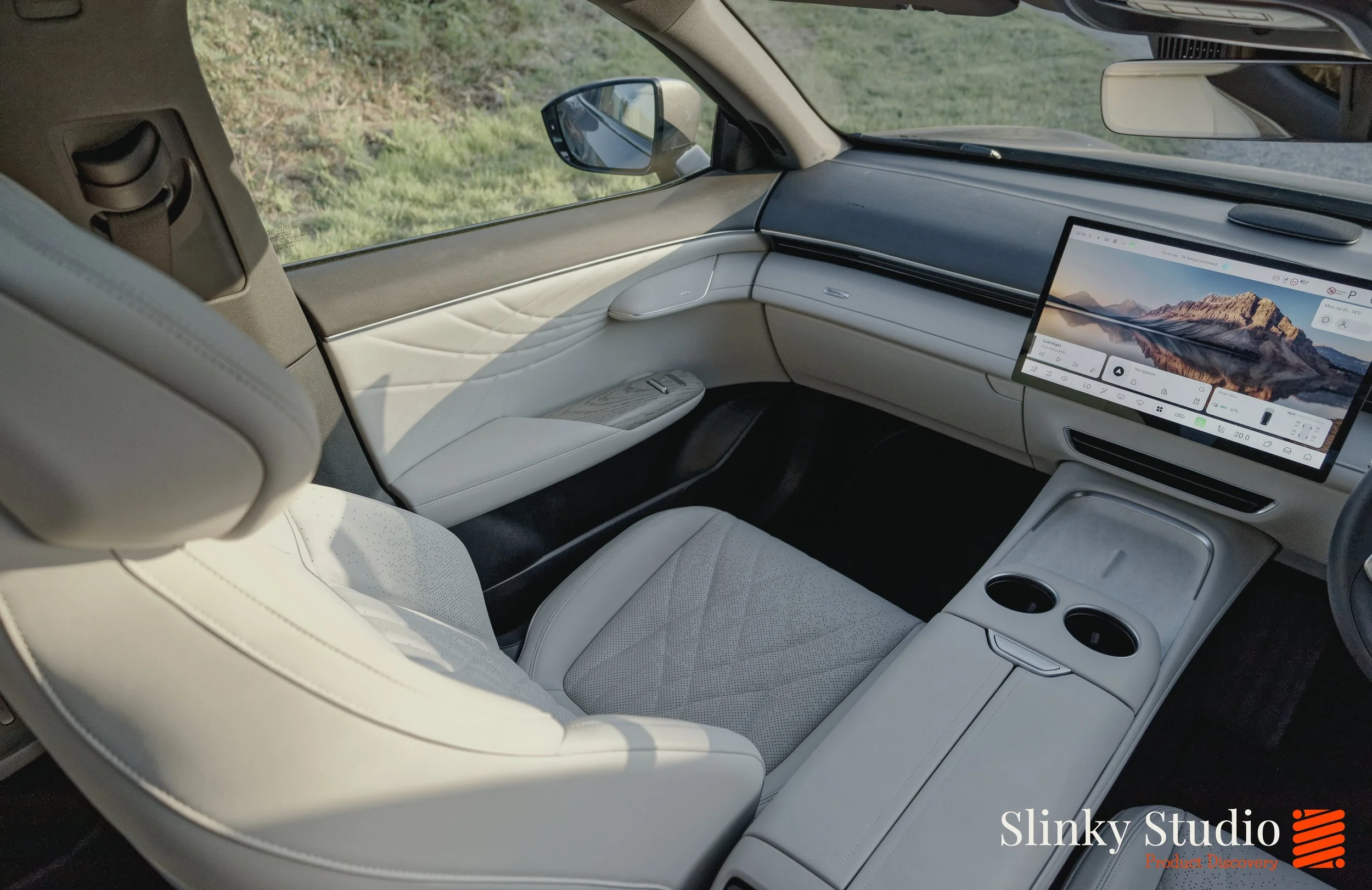 Changan Deepal S07 Front Light White Passenger Seat.jpg