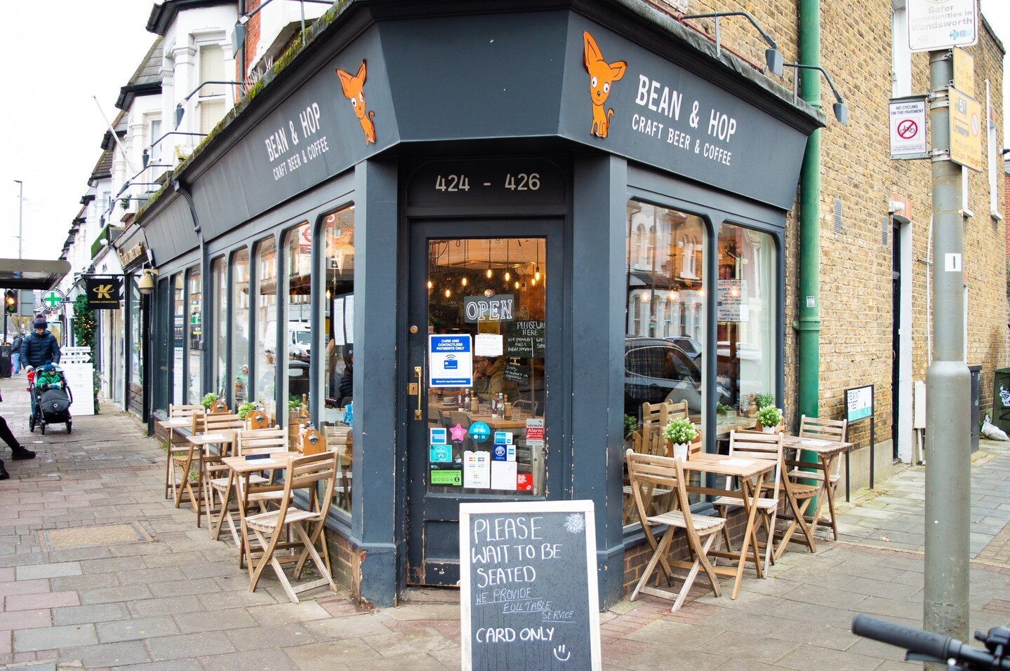 Need a place to wind down and relax? 🧡 Visit us to enjoy our cosy venue and treat yourself to a delicious lunch and a hot cup of coffee! ☕ We can't wait to welcome you! ✨ Find us on Garratt Lane, Earlsfield 📍