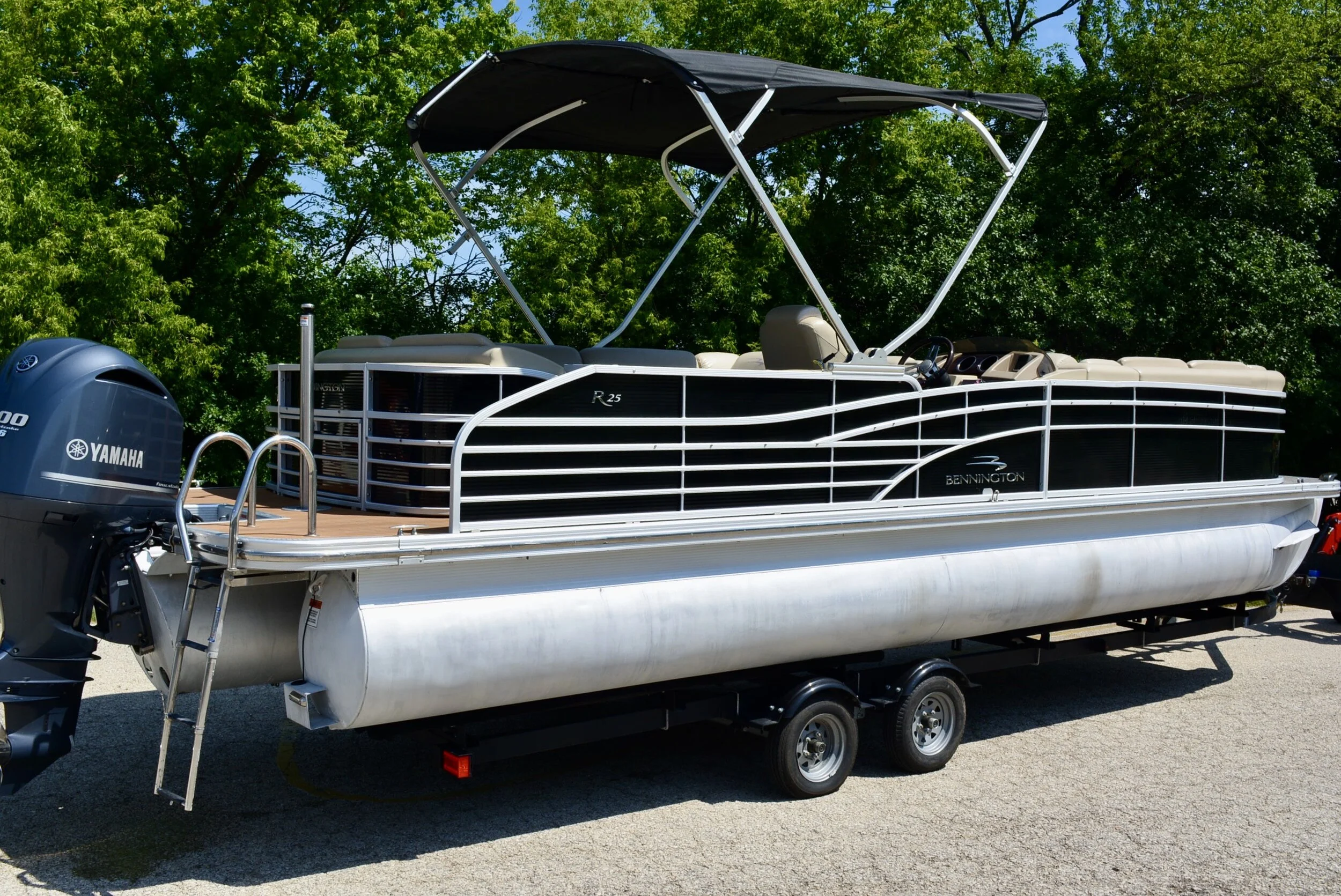 SOLD 2012 Bennington R25 w/ 300 HP Yamaha and trailer — Sun Sport