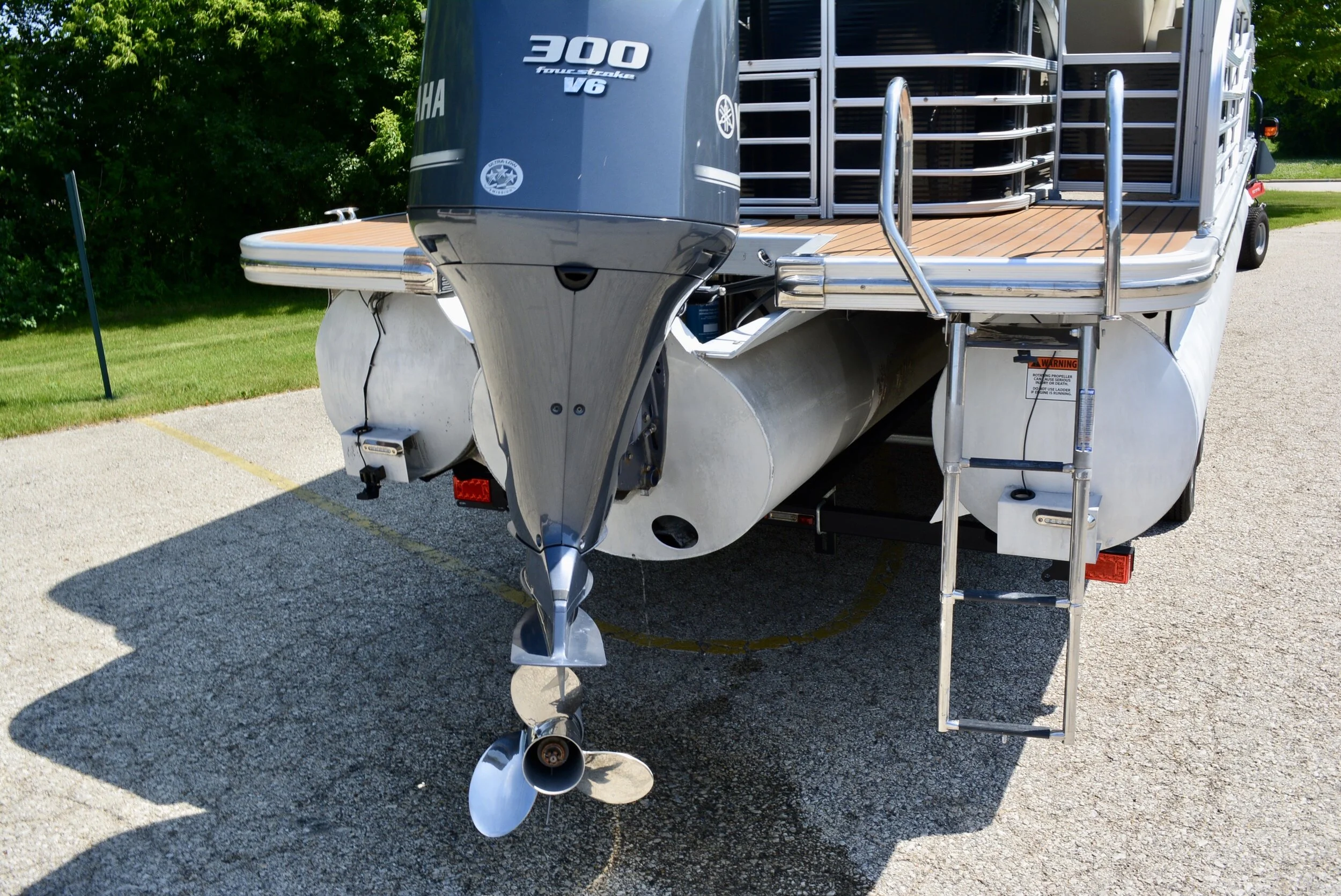 SOLD 2012 Bennington R25 w/ 300 HP Yamaha and trailer — Sun Sport