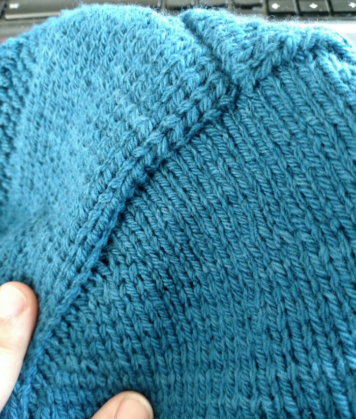 Look at that perfect sleep cap! No tell tale anything of short rows! Damn it feels good to be a gangster!