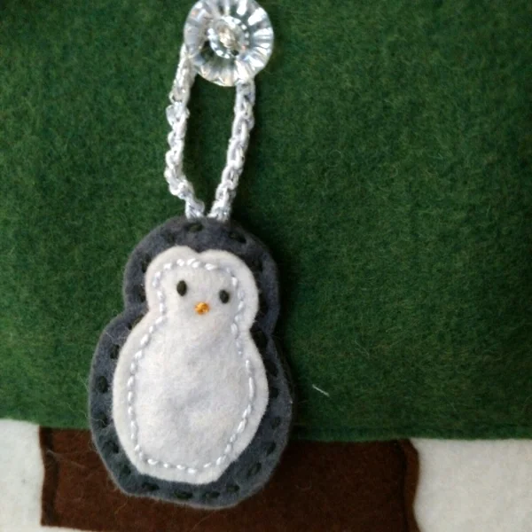 look at the penguin's lil belly! I love him.
