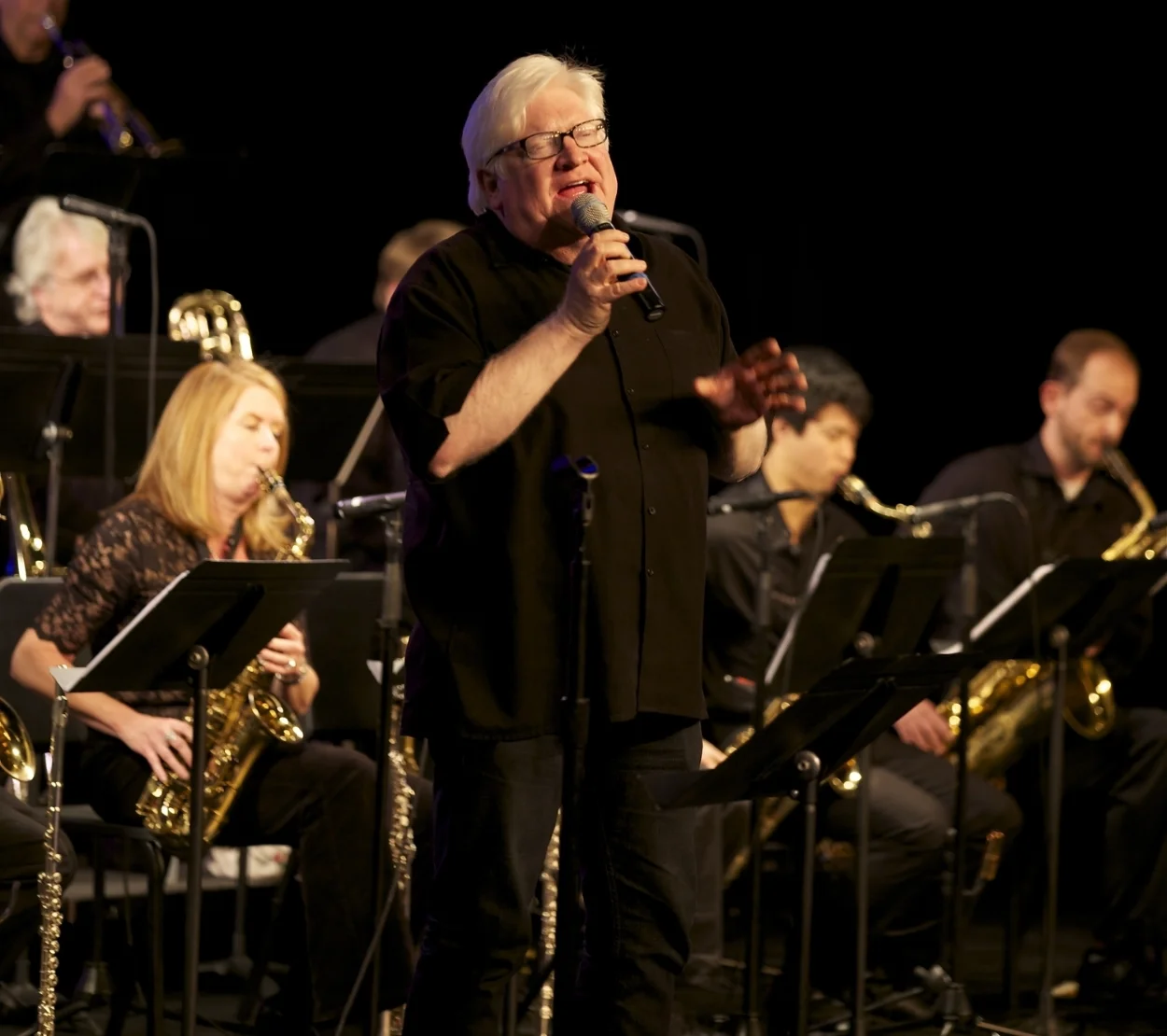 Vocalist Steve Lively, photo Chris Taylor