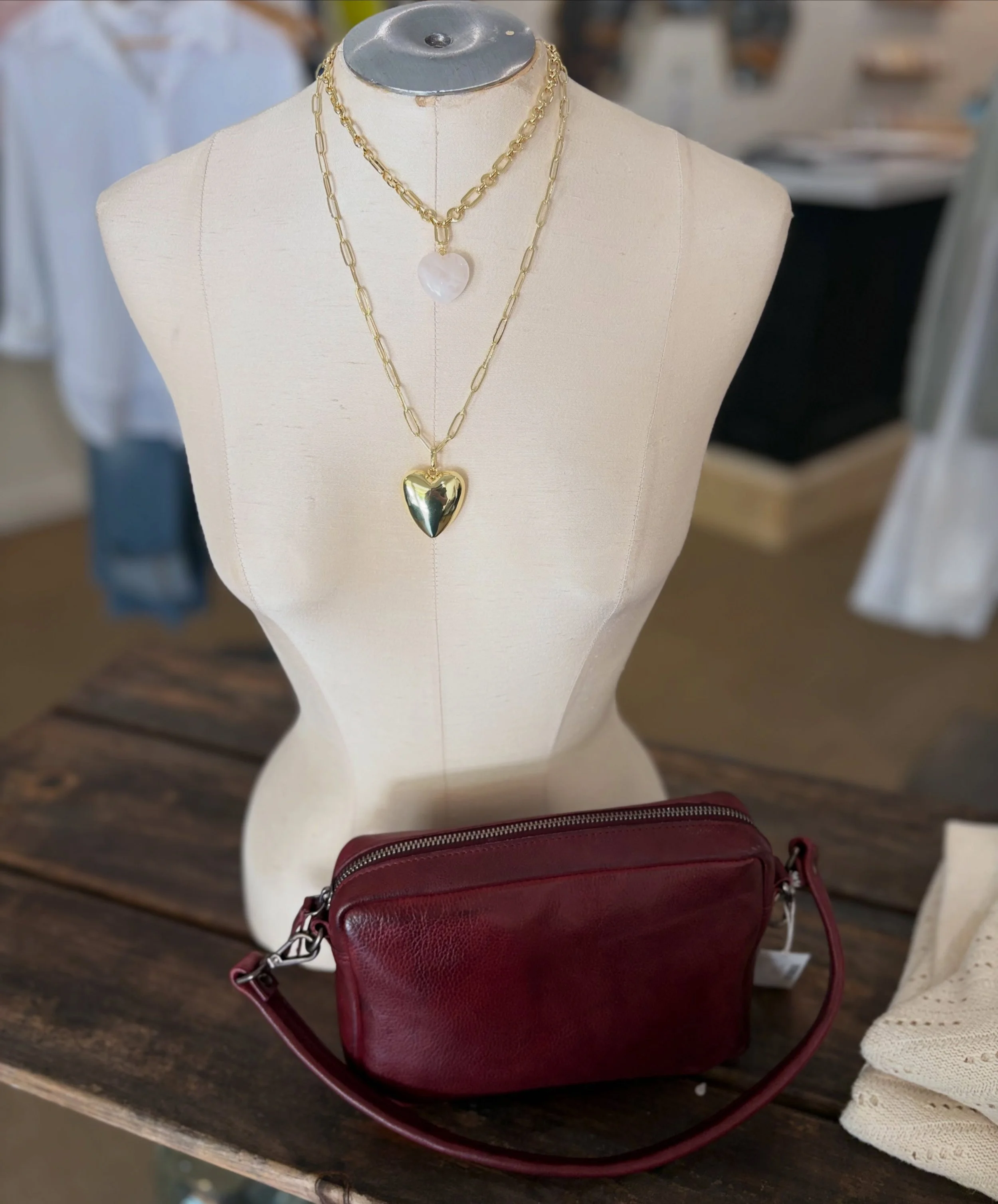 Scenes from around the shop 🧡 
#boutiquestyle #downtownpetaluma #shoppetaluma #summer26 #shopsmall