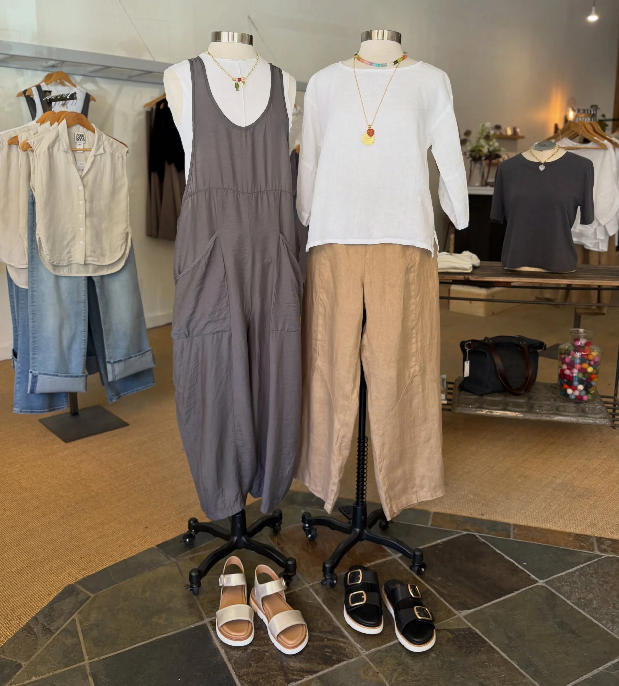 This is what Cut Loose Summer looks like 🌞
Flowy lightweight fabrics in neutral colors (and some fun brights, too). Dress it up, keep it casual...add your personal touches, throw on some sandals, and face the day with confidence! You are beautiful! 