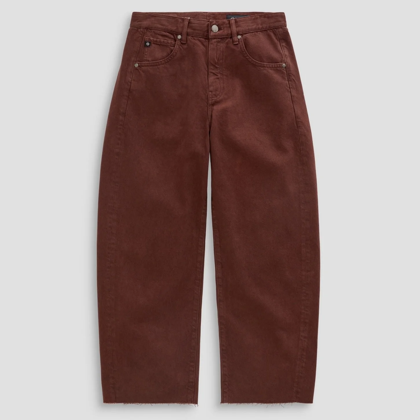 Hattie barrel jean in chestnut is available now in the shop. I'll be wearing these on repeat for the Fall season! In stock in sizes 26-32.  See you soon! 🍂🌰 #Fall26 #shoplocal #boutiquefashion #shoppetaluma #barreljean