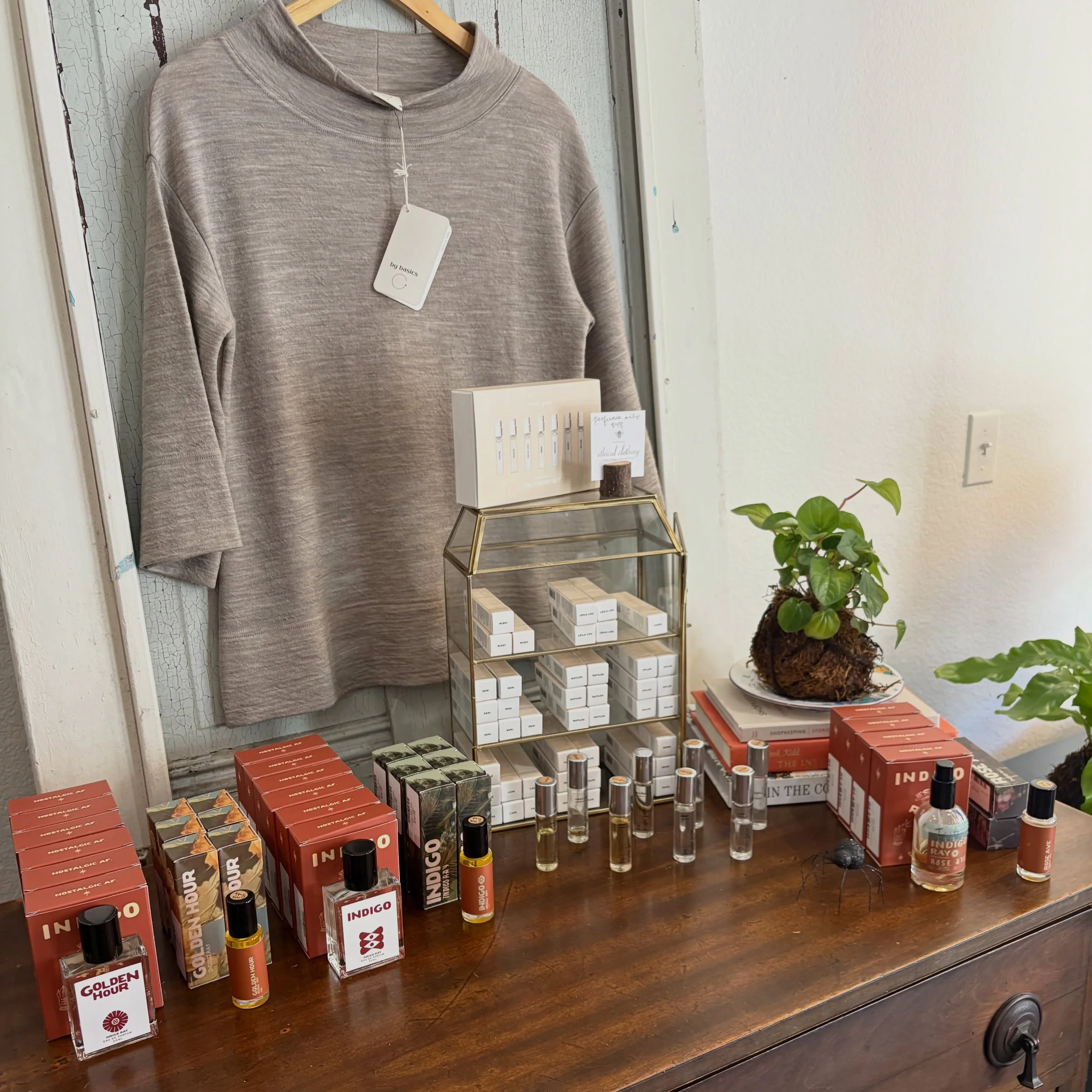 Saturday at the shop.
Indigo and Golden Hour are back in stock! All of our fragrances are nontoxic and handcrafted in small batches 🧡
#cleanfragrance #handcraftedfragrance #byrosiejane #shoppetaluma #indigoray