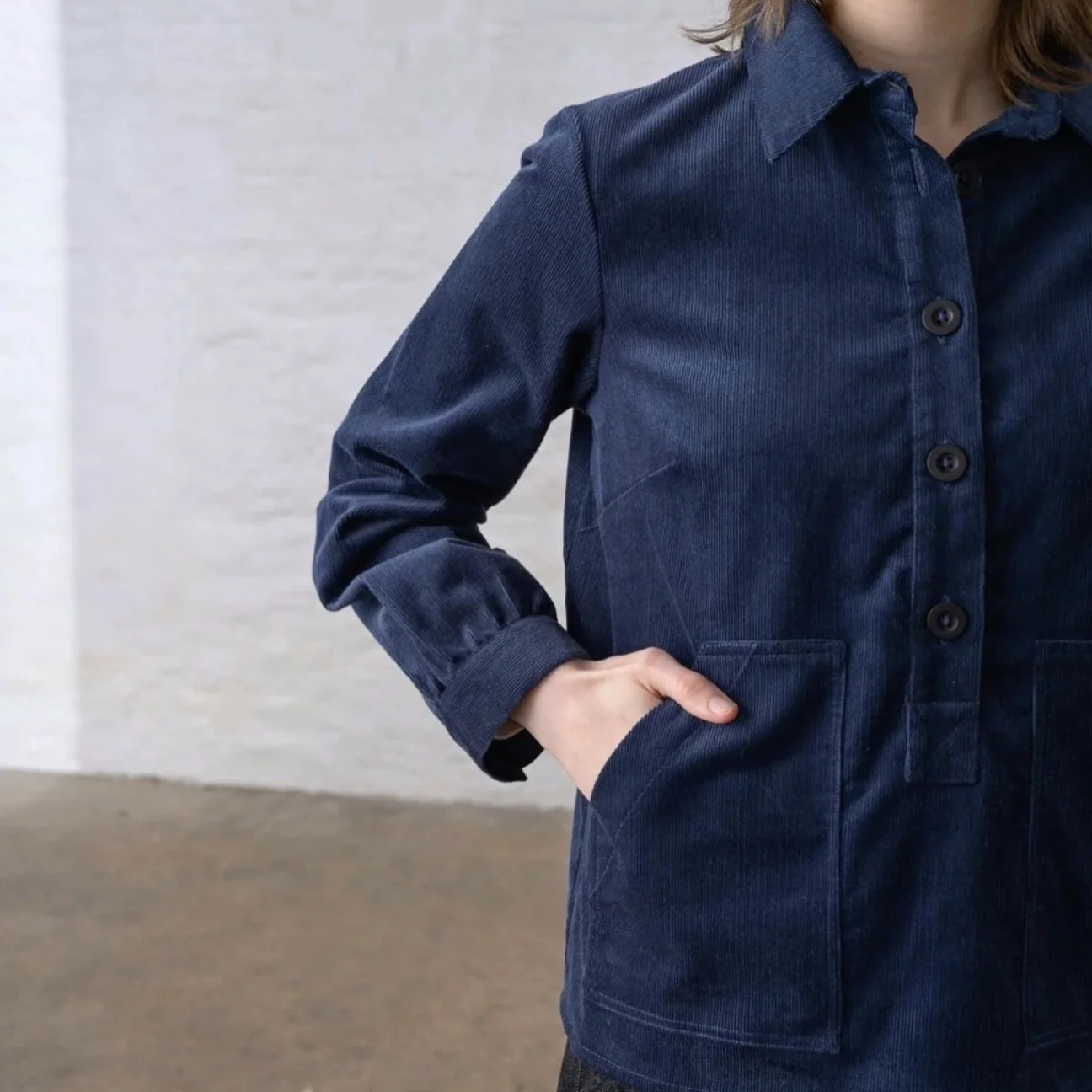 This heavy corduroy popover top by Bibico would make a fabulous addition to your Fall/Winter wardrobe! In stock right now in XS-XL 💙 #fall26 #cottoncorduroy #bibicoclothing #sustainablefashion #shoppetaluma