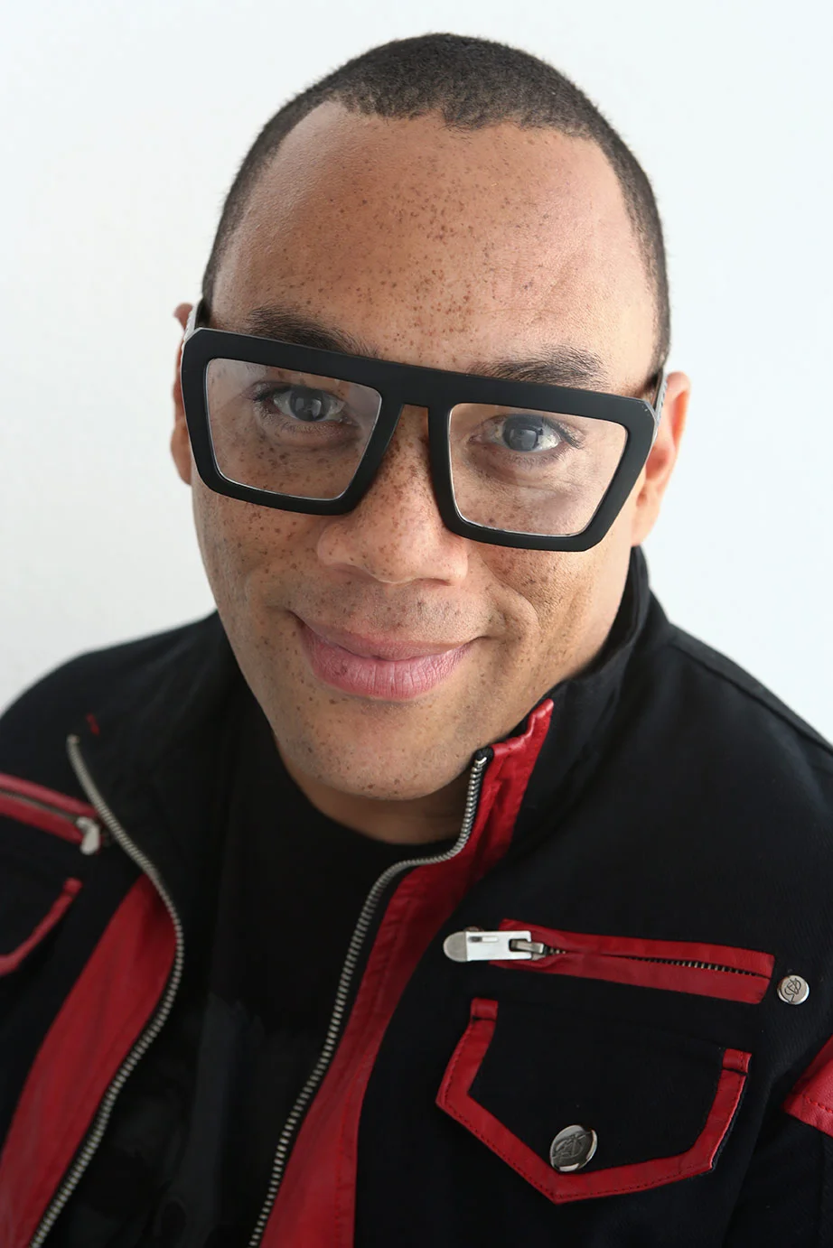 Sam_Brie_smile_glasses0312.jpg