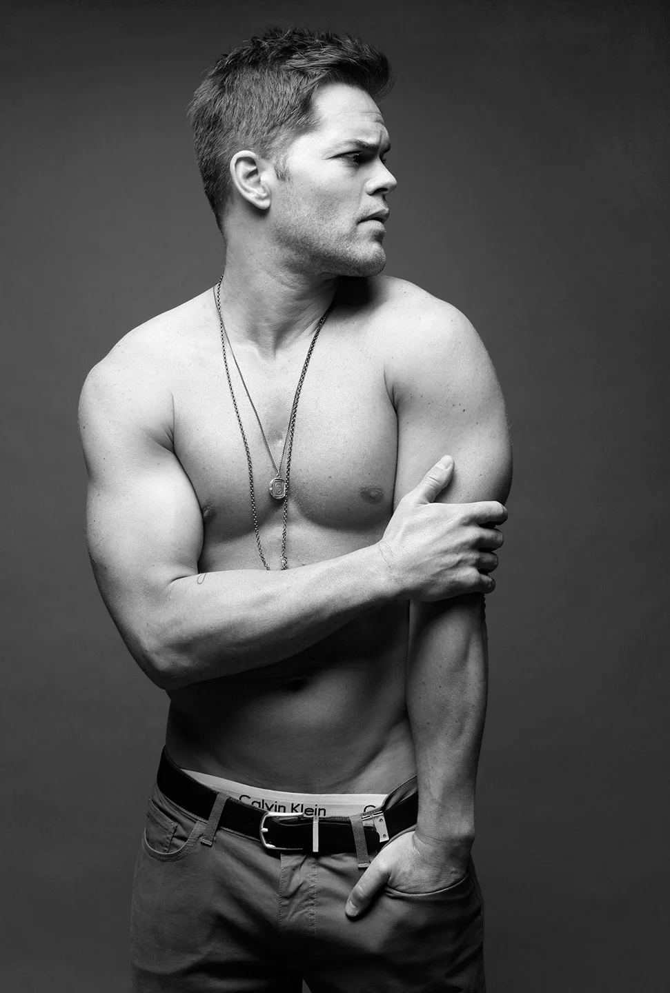 wes_chatham_shirtless_bw_8977.jpg