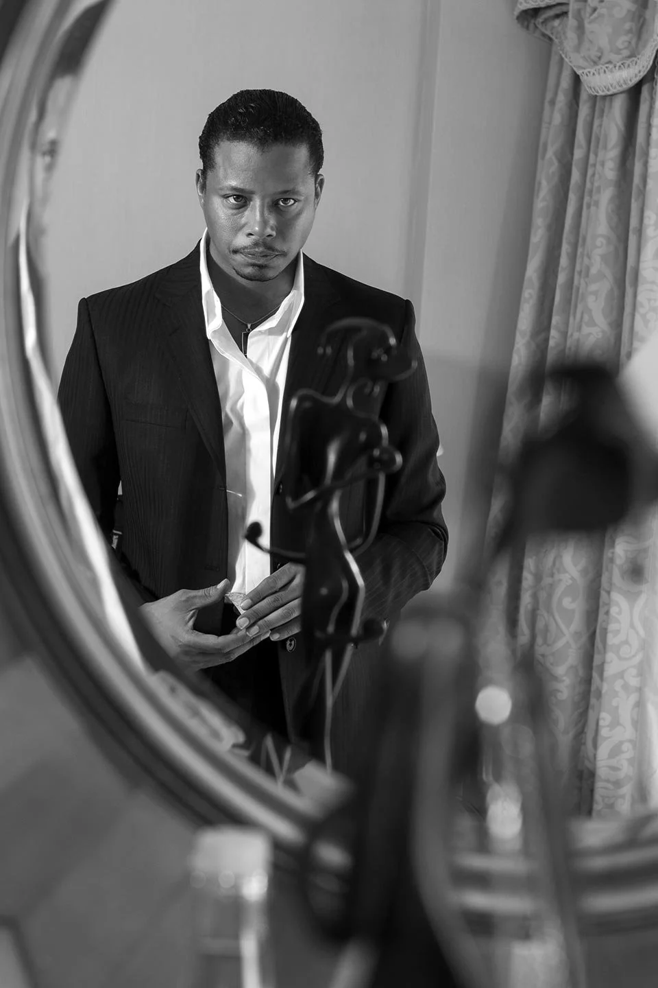 terrance_howard_suit_mirror.jpg