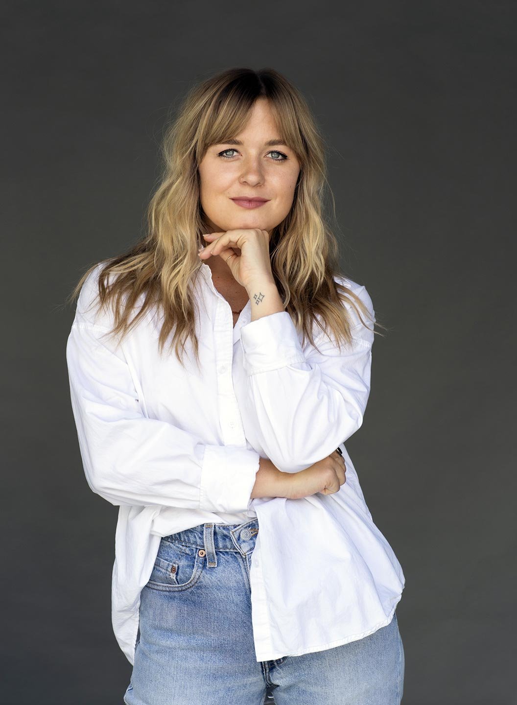 headshot_cheyanne_wht_jeans.jpg