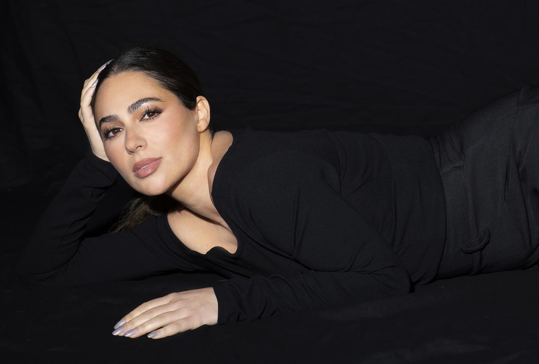 Valeria_blk_horiz_sweater.jpg