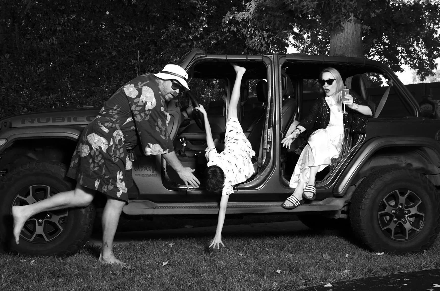 longinos_jeep_bw.jpg