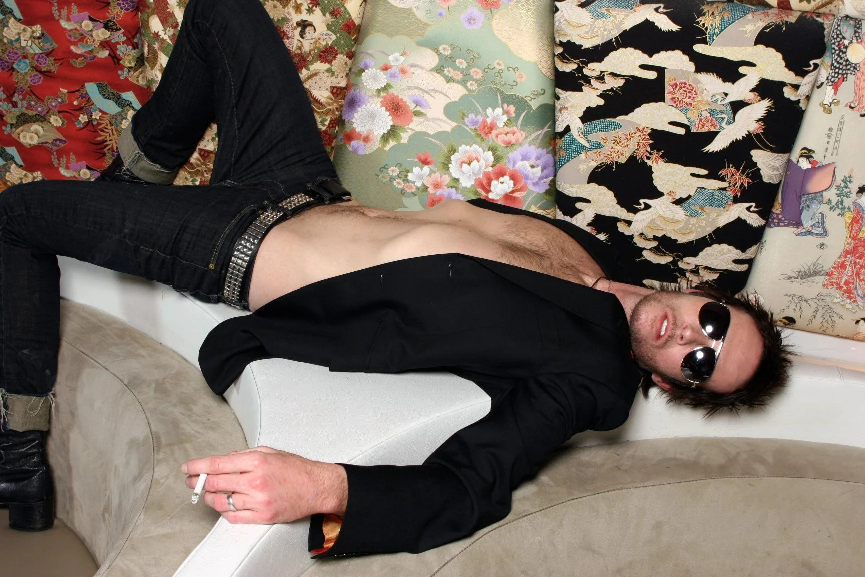 scott_weiland_lie_lounge_smoke.jpg