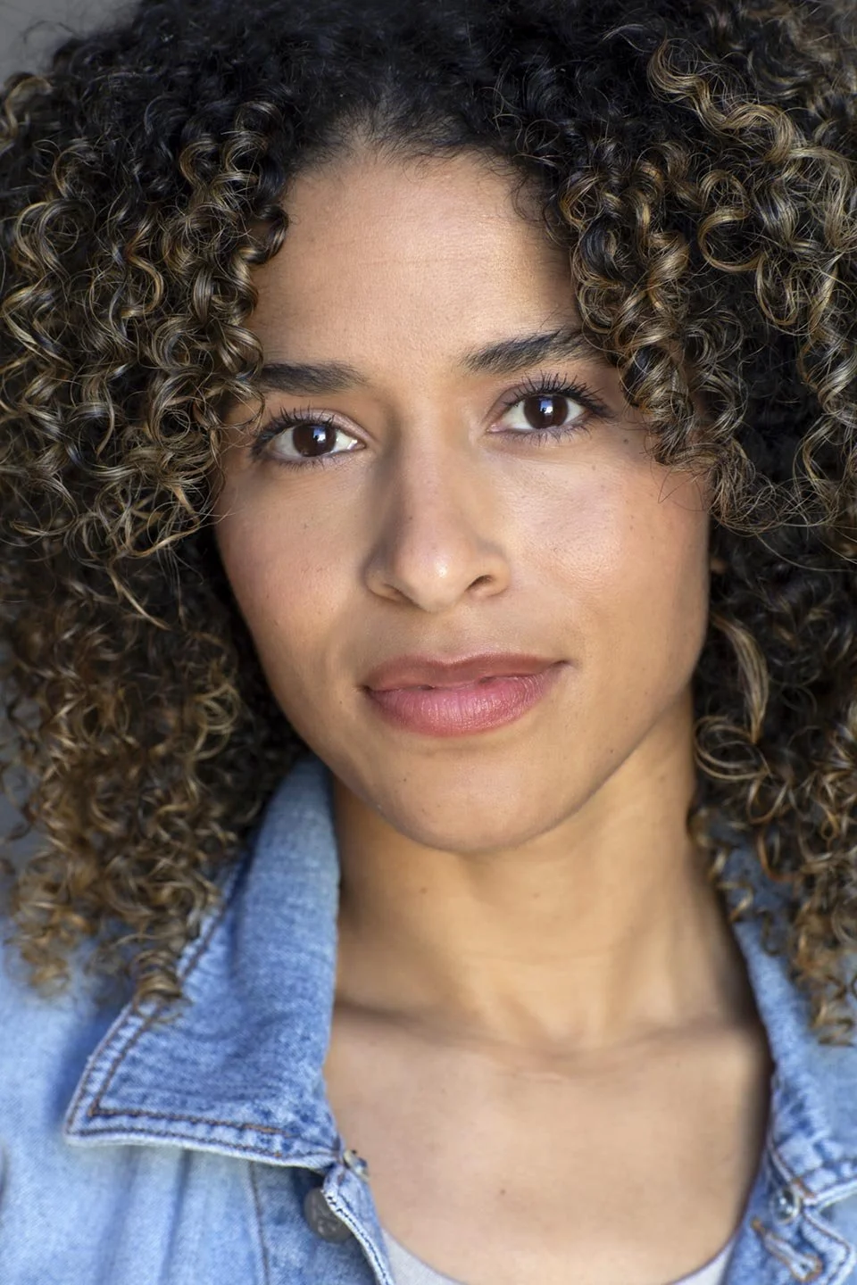 cassie_jo_2026_curls_headshot.jpg