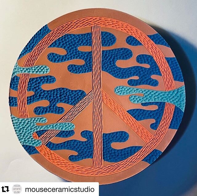 I’m hosting a sgraffito demo for the next two Wednesday evenings through @mouseceramicstudio starting this week - 7:15-8:00 EST. Mouse has lined up some awesome remote programming during NYC’s shutdown, and now they are extending their re