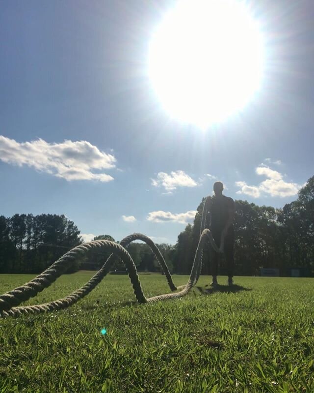 Today&rsquo;s workout:
Outside intervals in the amazing sunshine with @kschaper75!
.
Grateful to have a field essentially right next to the house, and today was the perfect day to get outside.
.
So easy to bring one of my battling ropes with me over 