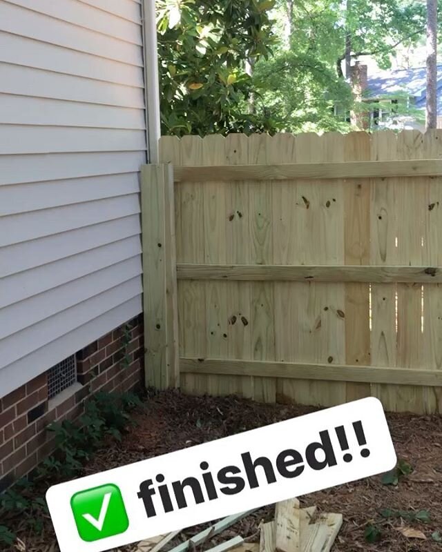 There is just something about building something yourself that I find so fulfilling! A lot of dirt and sweat and maybe a little blood and a few blisters (and plenty of bug bites) later, we have a new fence!
.
@kschaper75 and I spent the past 3 days b