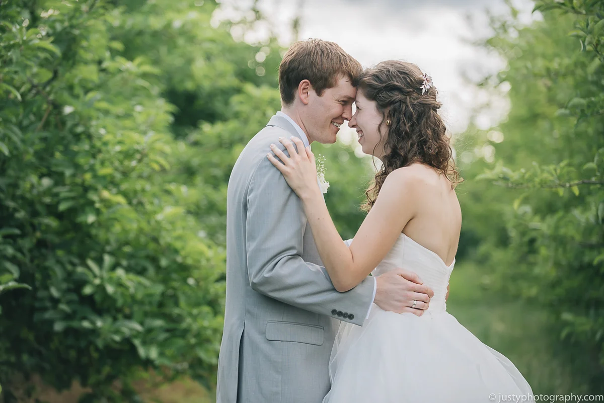 beautiful Historic Round Barn wedding photos