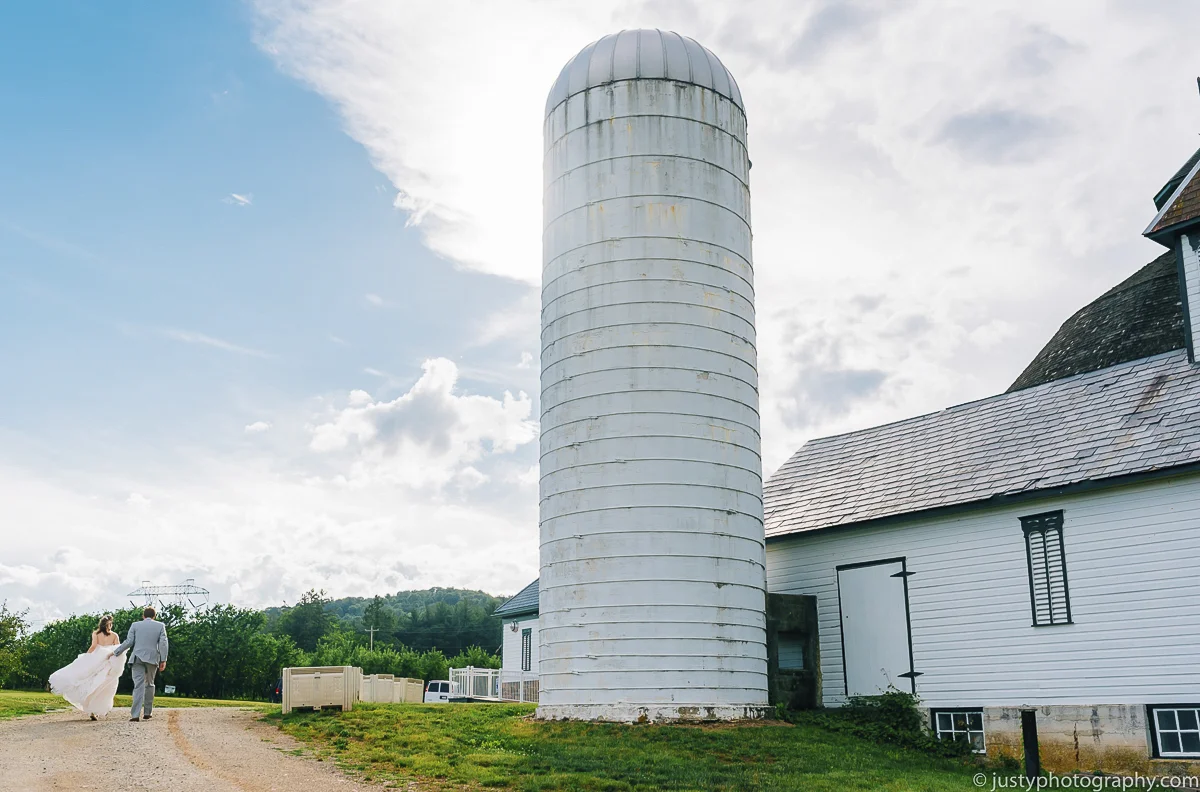 Historic Round Barn wedding photos - PA Biglerville wedding photographers