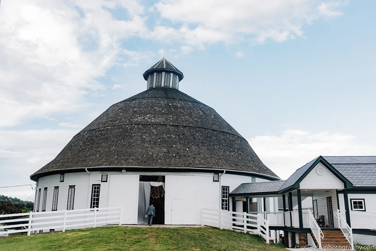 Historic Round Barn wedding photos