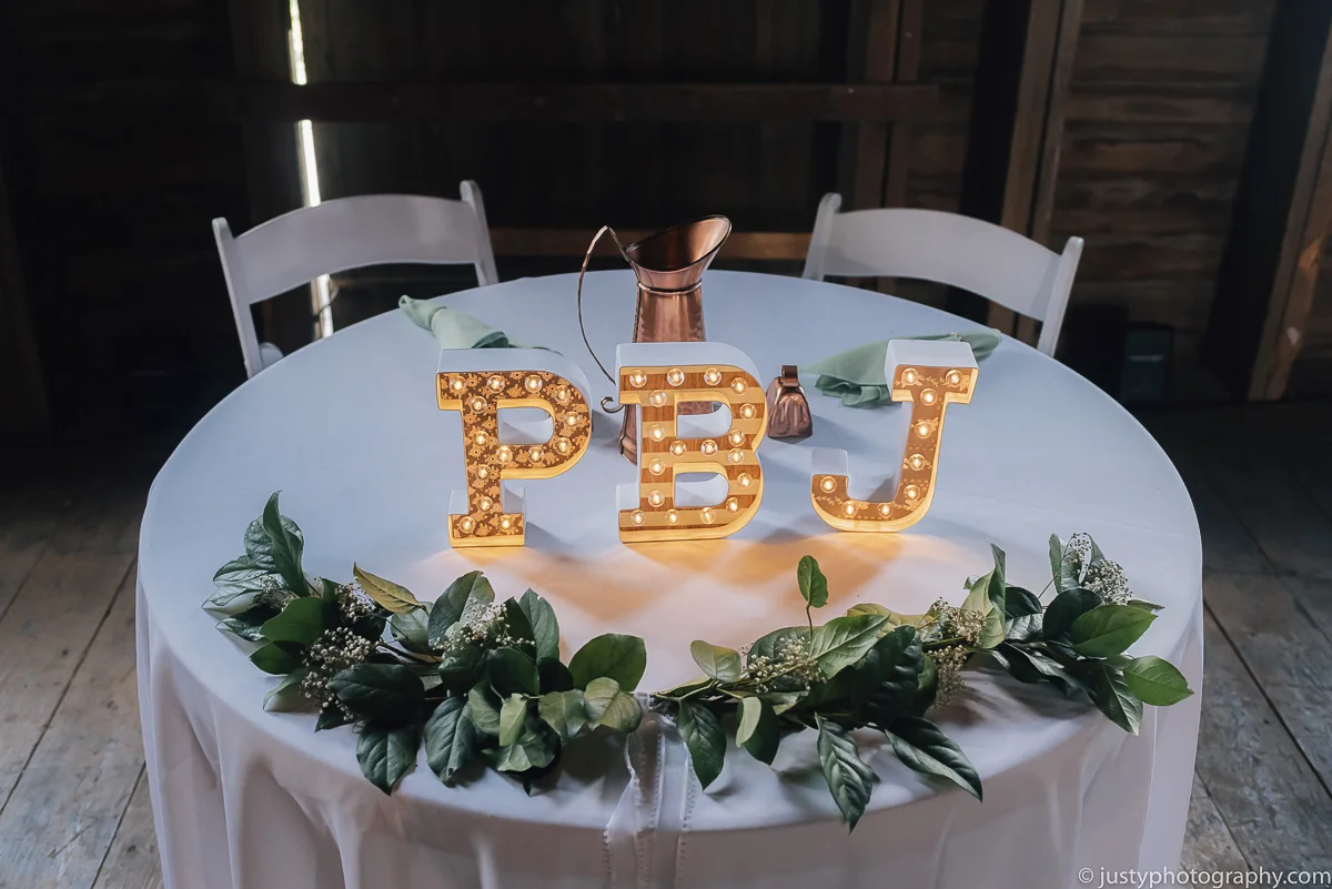 Historic Round Barn wedding photos - Center pieces