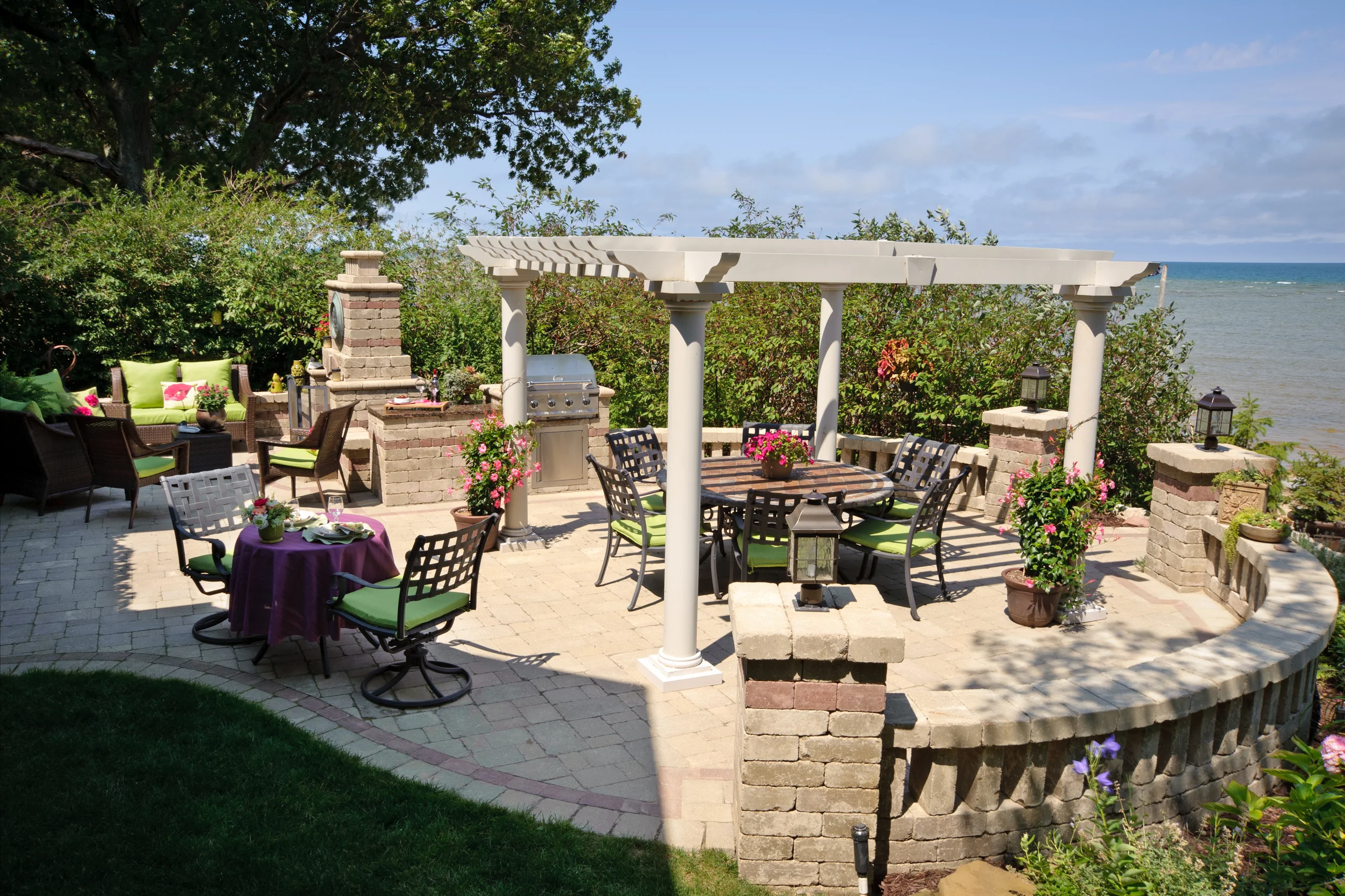 Pergola with a View - Outdoor Dining and Entertaining Area