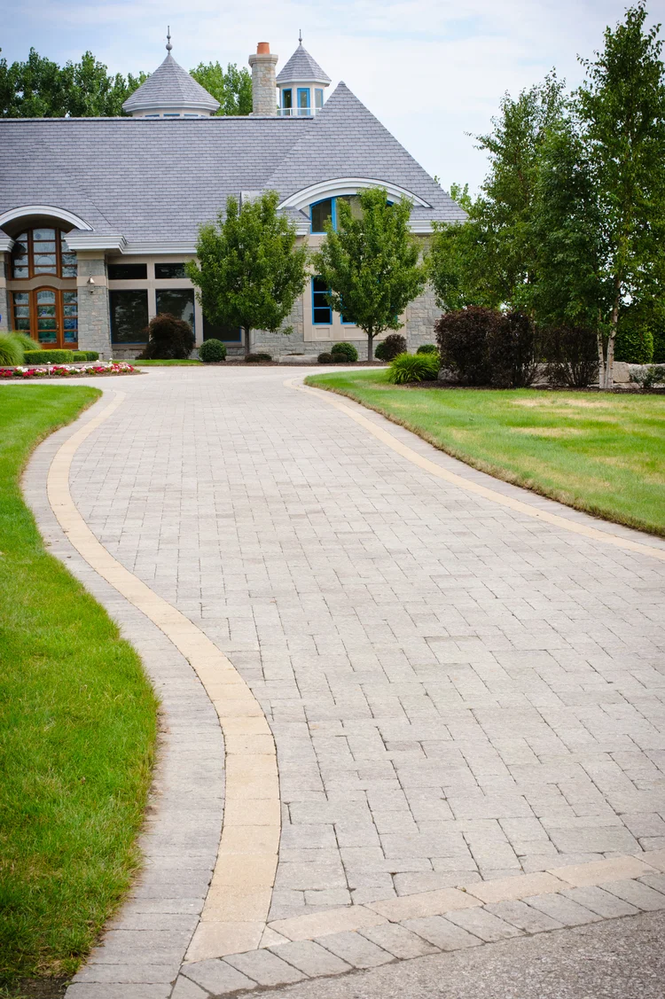 Esch Landscaping - Brick Pavers - Driveway_Entrance.jpg