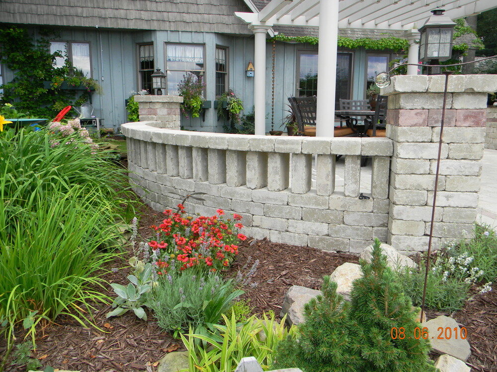 Esch Landscaping - Brick Pavers - Seat Wall.jpg