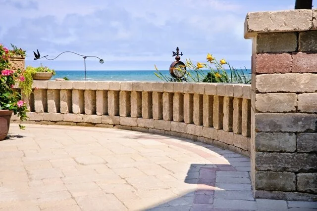 Esch Landscaping - Retaining Wall - Vertical and Horizontal Pavers.jpeg