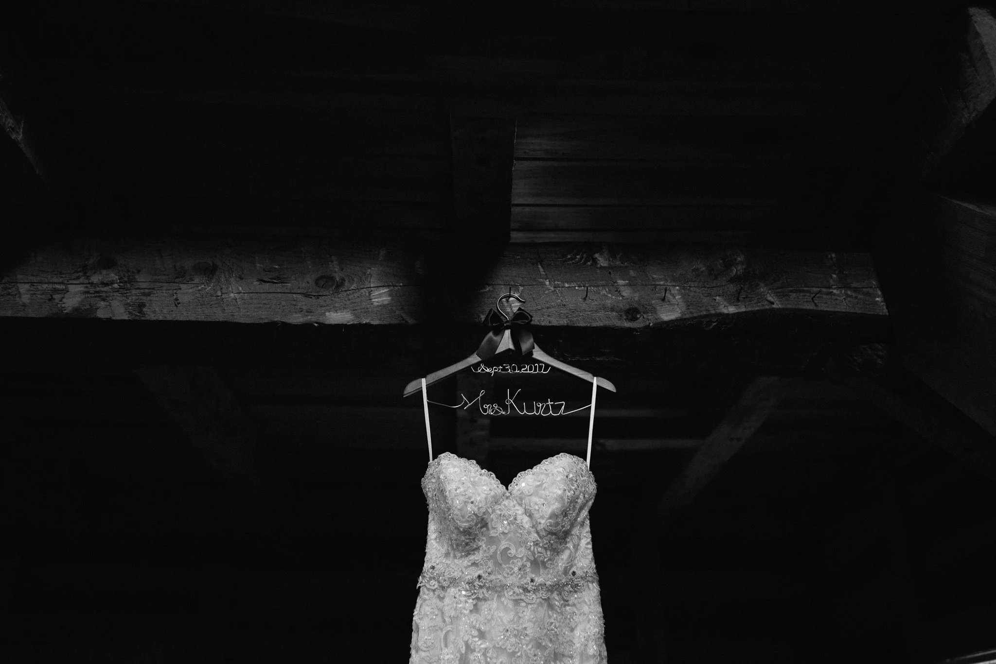 pittsburgh-pa-ligonier-wedding-photographer-dress-detail.jpg