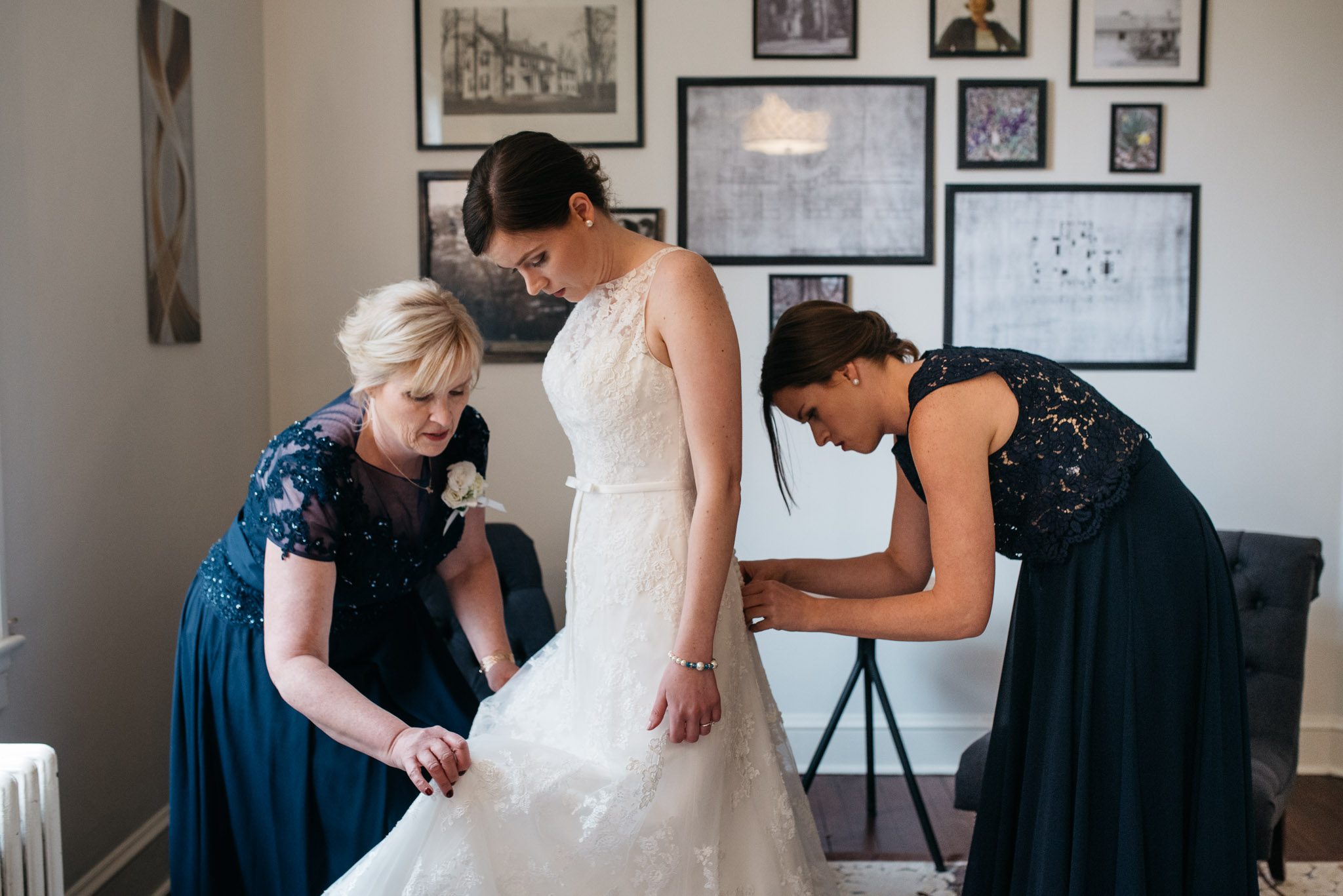 Mariah Fisher Photography Bride getting ready Rust Manor VA Wedding-4.jpg