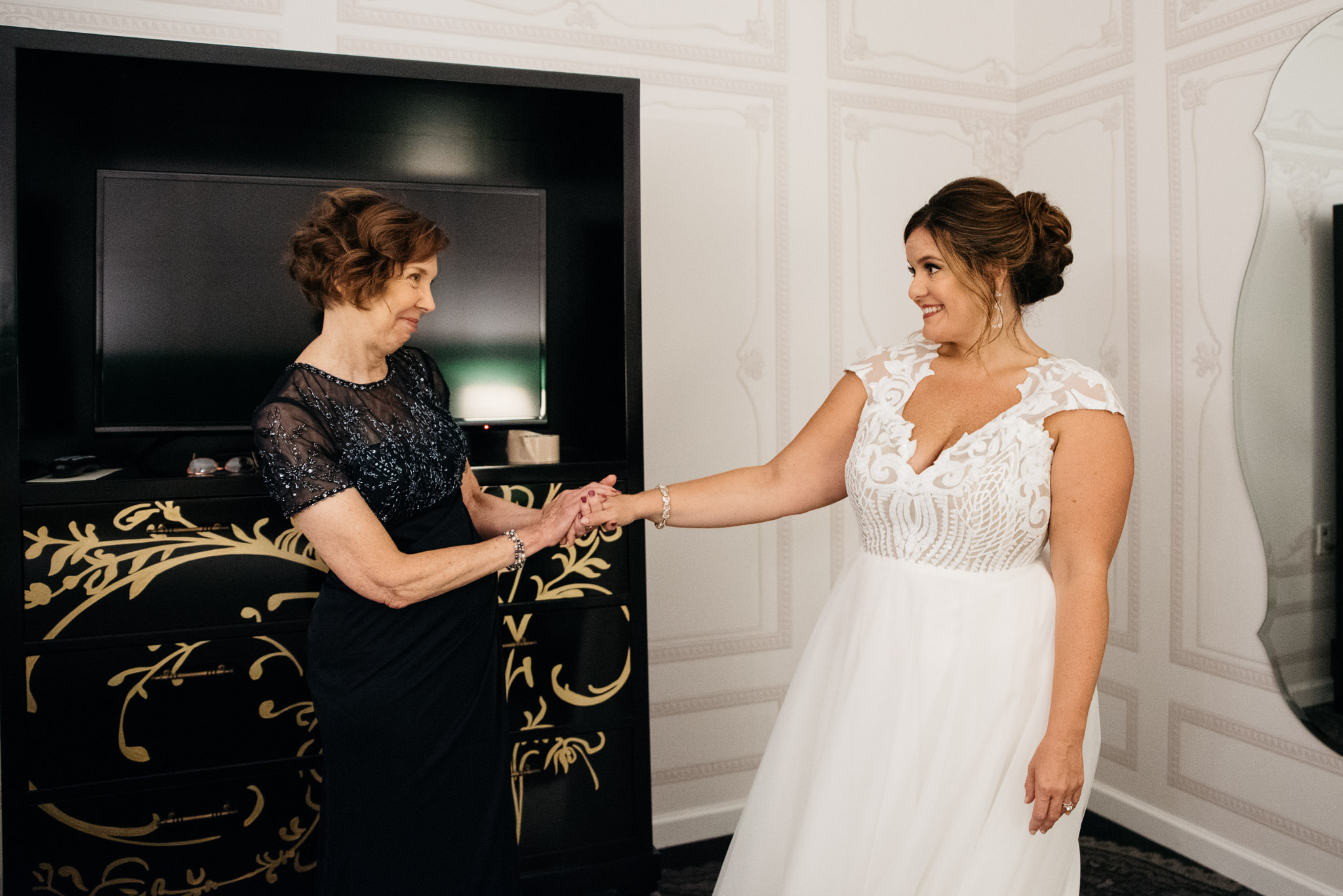 Carnegie Science Center Wedding, getting ready, Hotel Monaco Mariah Fisher Photography-0807.jpg