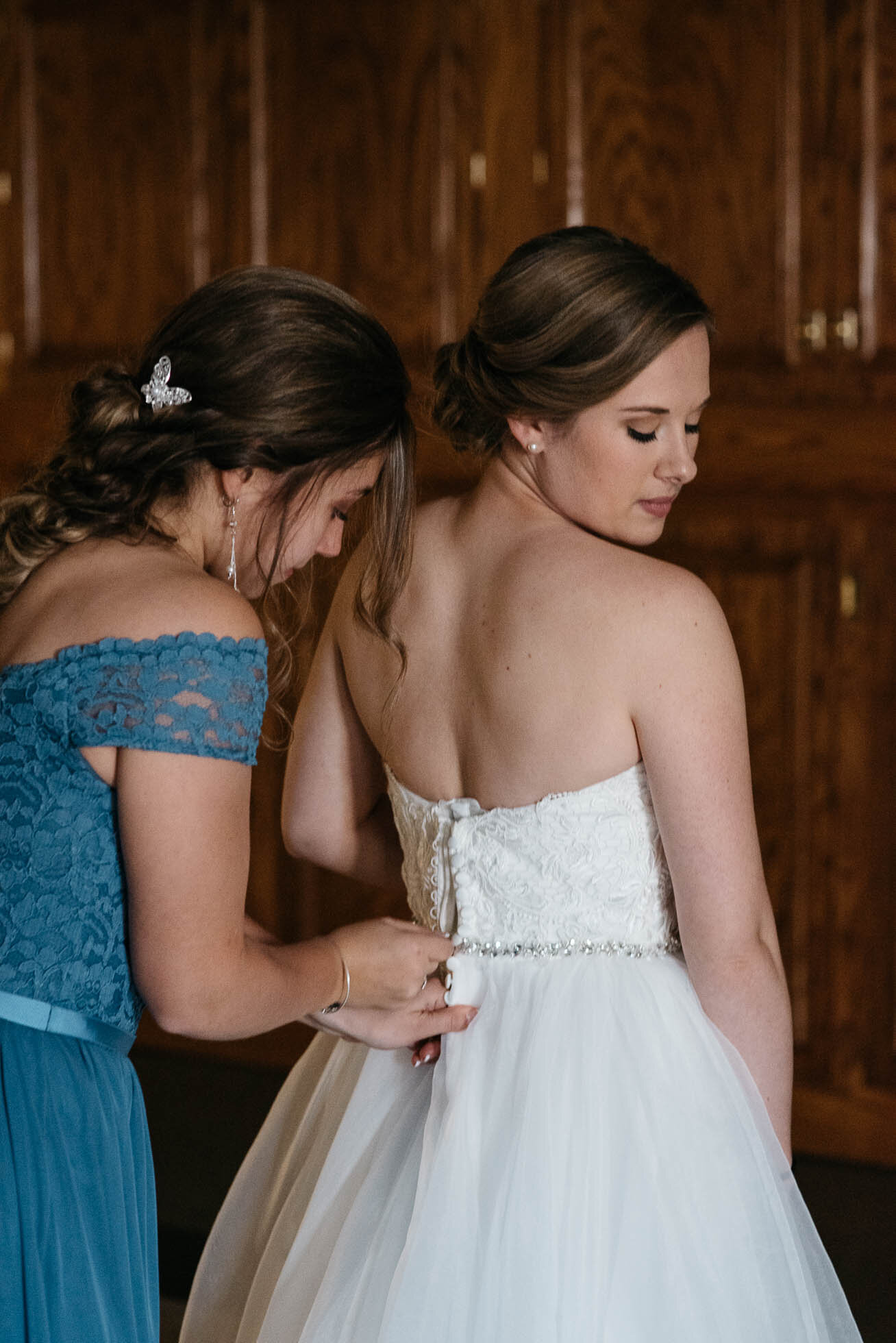 Bride getting ready, Ligonier wedding Photographer-2.jpg